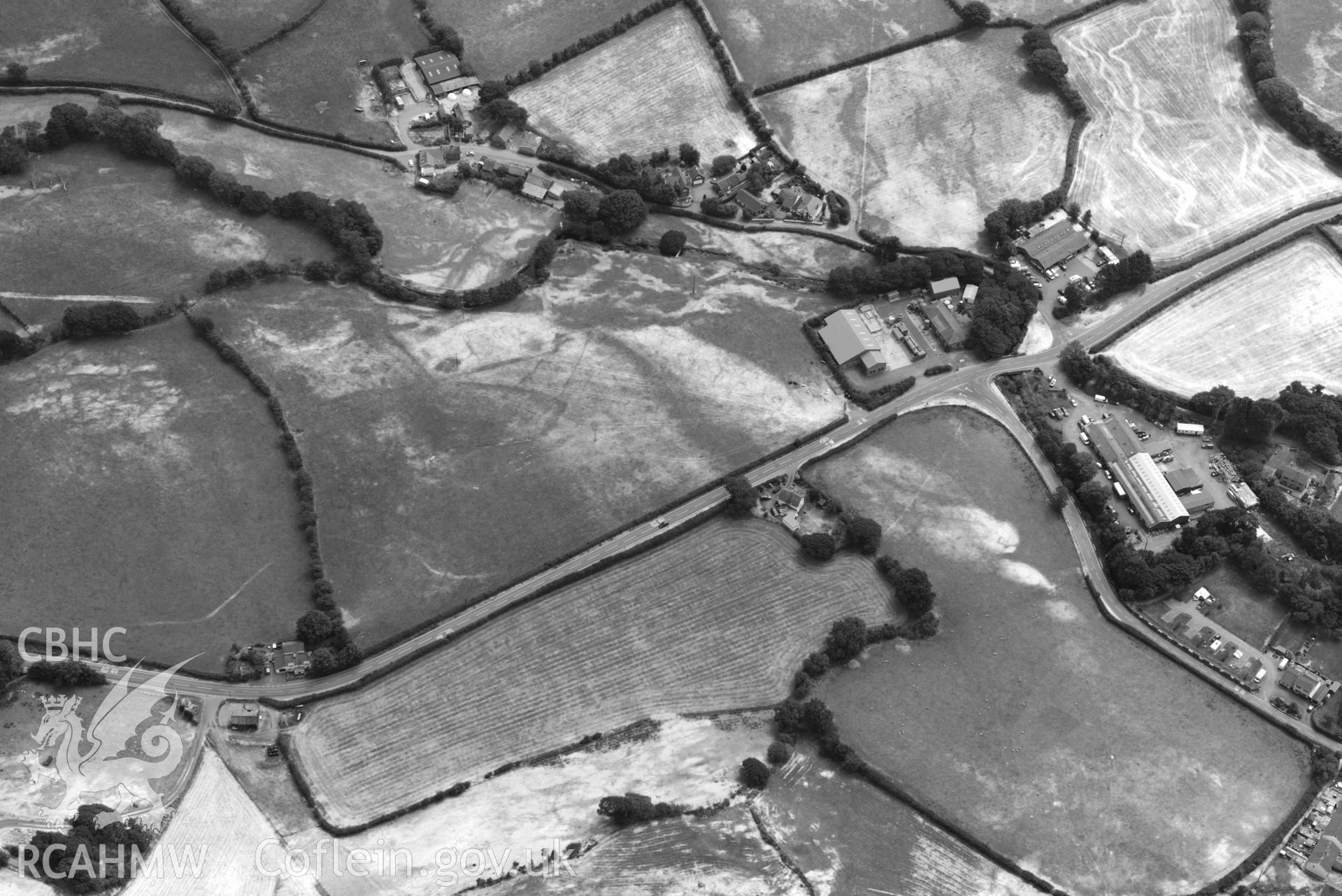 Bryncrug Pont y Felindre cropmarks. Oblique black and white aerial photograph taken during the Royal Commission’s programme of archaeological aerial reconnaissance by Toby Driver on 10 July 2018.