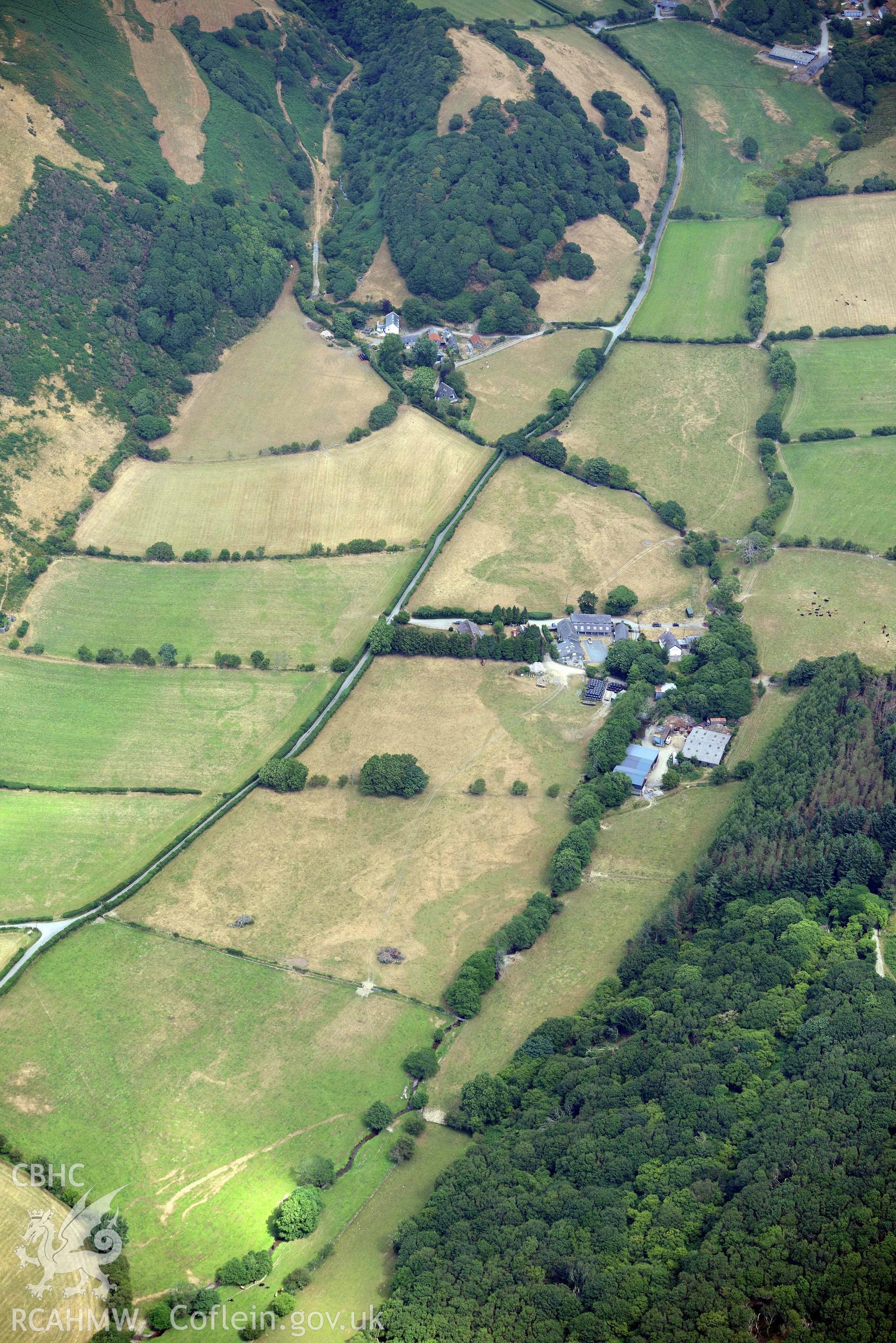 Ringditch cropmark at Dyffryn Gwyn and rectangular enclosure at Bryn Dinas. Oblique aerial photograph taken during the Royal Commission’s programme of archaeological aerial reconnaissance by Toby Driver on 10 July 2018.