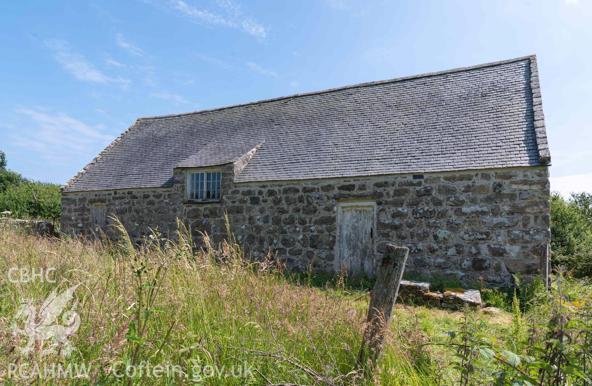 Capel Newydd - Vieew of the front of the chapel, taken from North