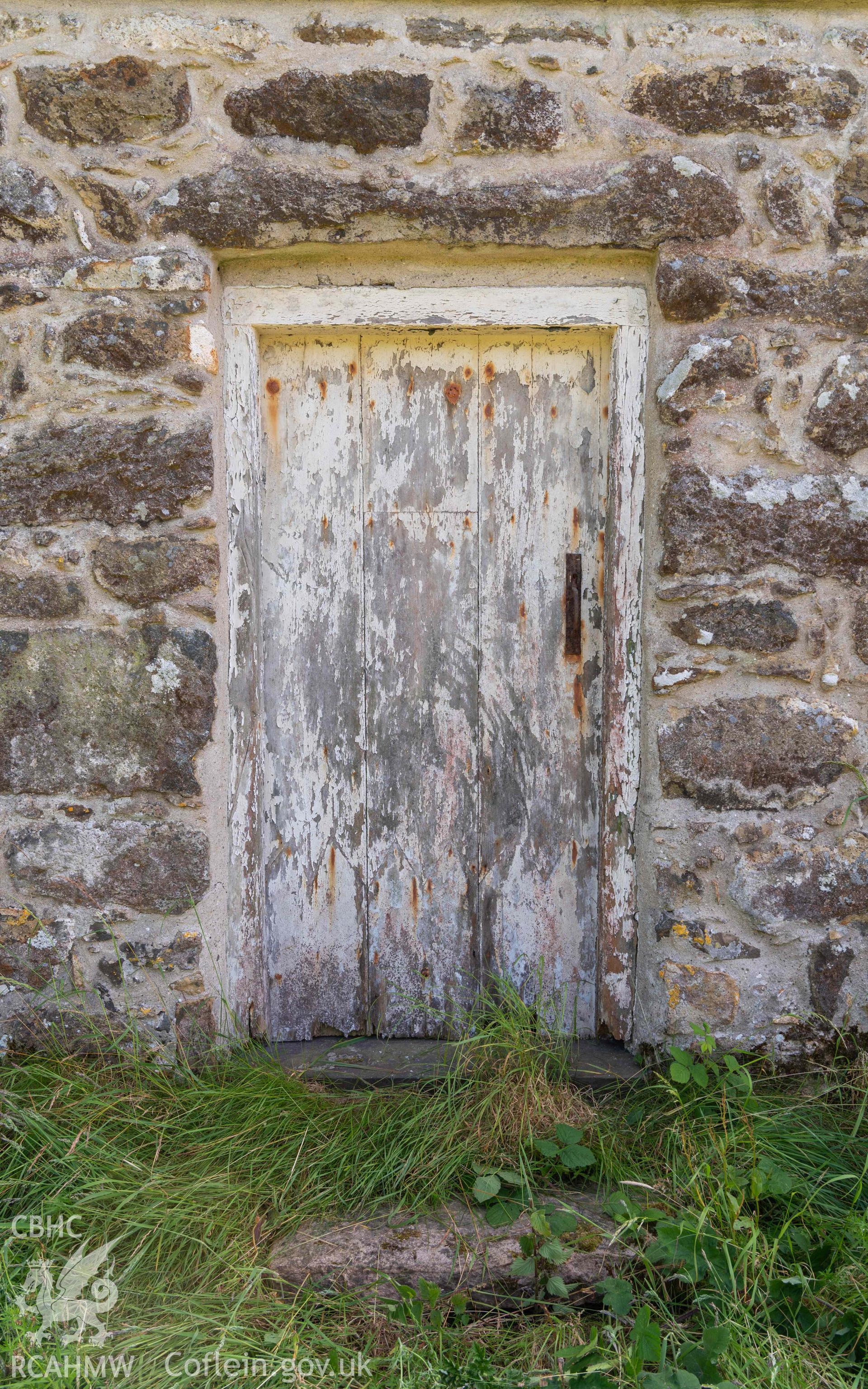 Capel Newydd - Detailed view of the West entrance to the chapel, taken from North