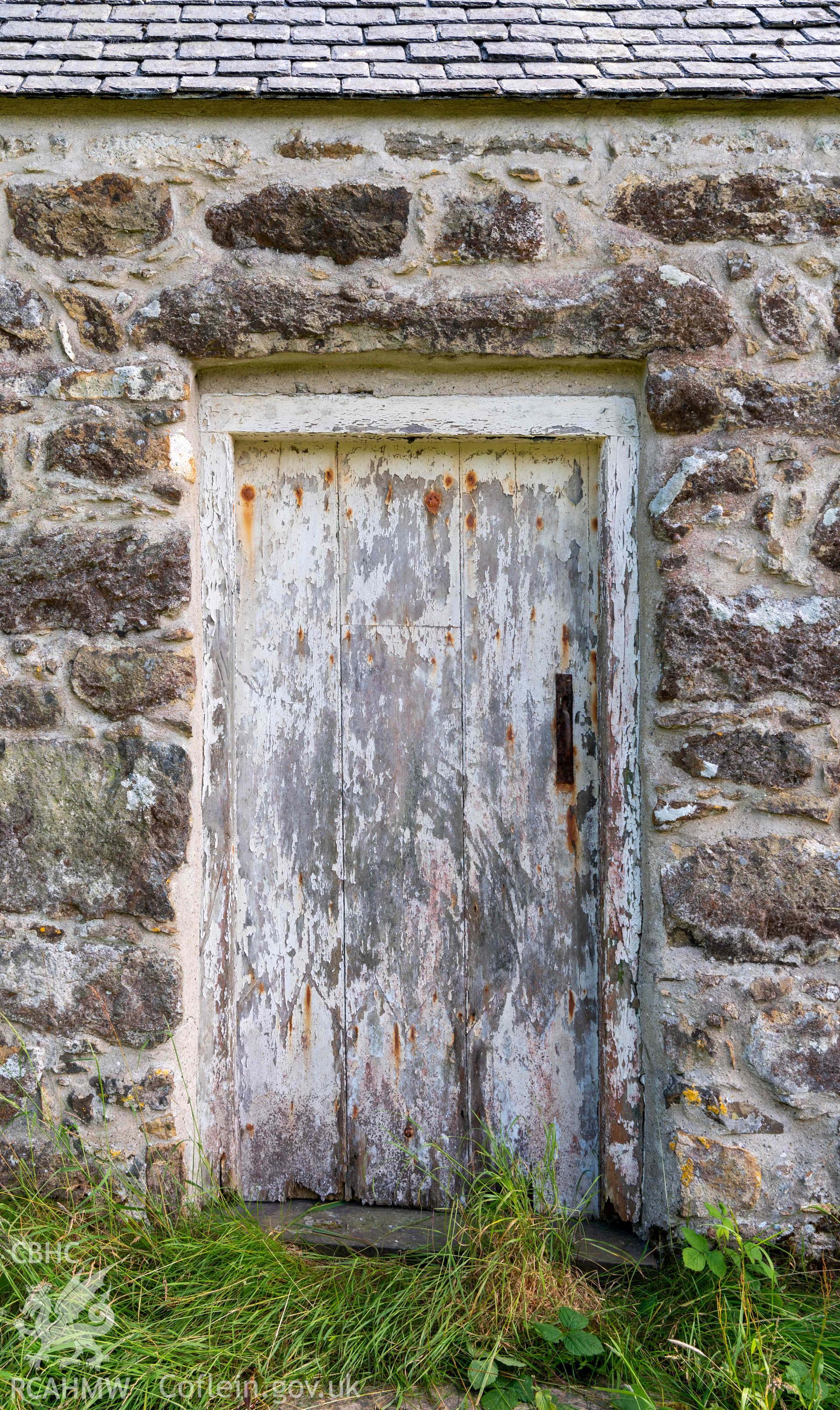 Capel Newydd - Detailed view of the West entrance to the chapel, taken from North