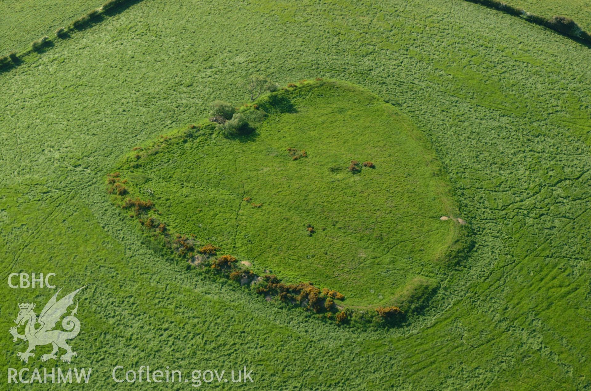 RCAHMW colour oblique aerial photograph of Caer Din taken on 02/06/2004 by Toby Driver