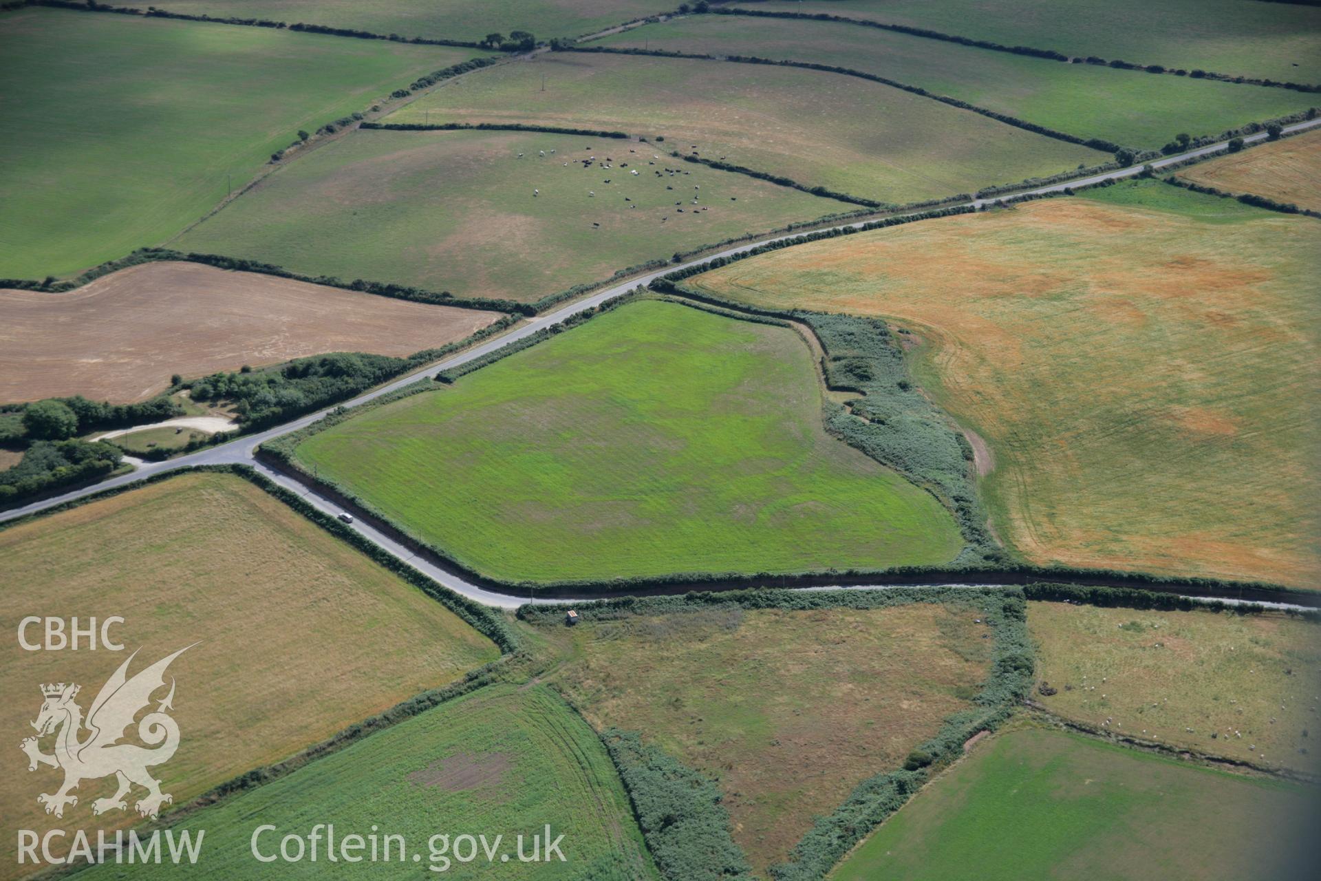 RCAHMW colour oblique photograph of Crugiau Cemaes. Taken by Toby Driver on 27/07/2006.