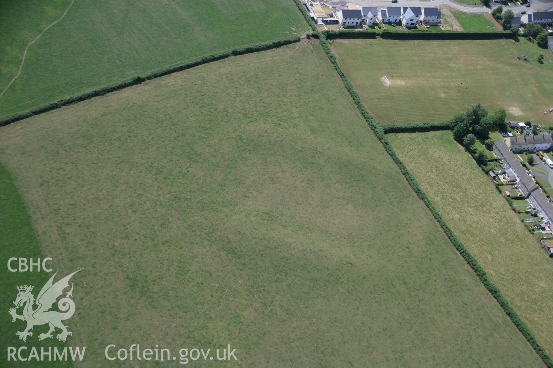 RCAHMW colour oblique aerial photograph of Y Gaer, Clynderwen. Taken on 24 July 2006 by Toby Driver.