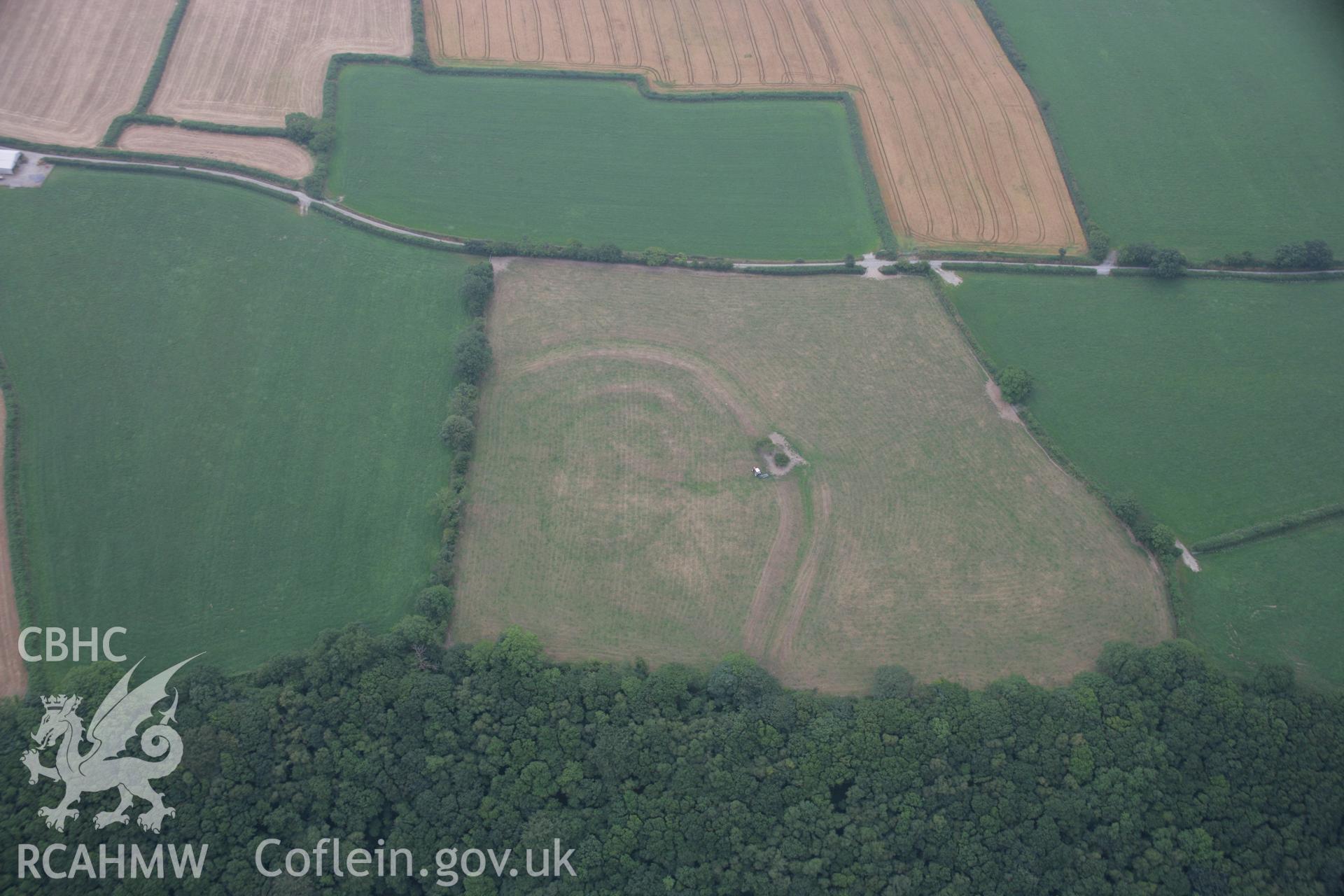 RCAHMW colour oblique aerial photograph of Castell Gwyn, Llandissilio West. Taken on 21 July 2006 by Toby Driver.