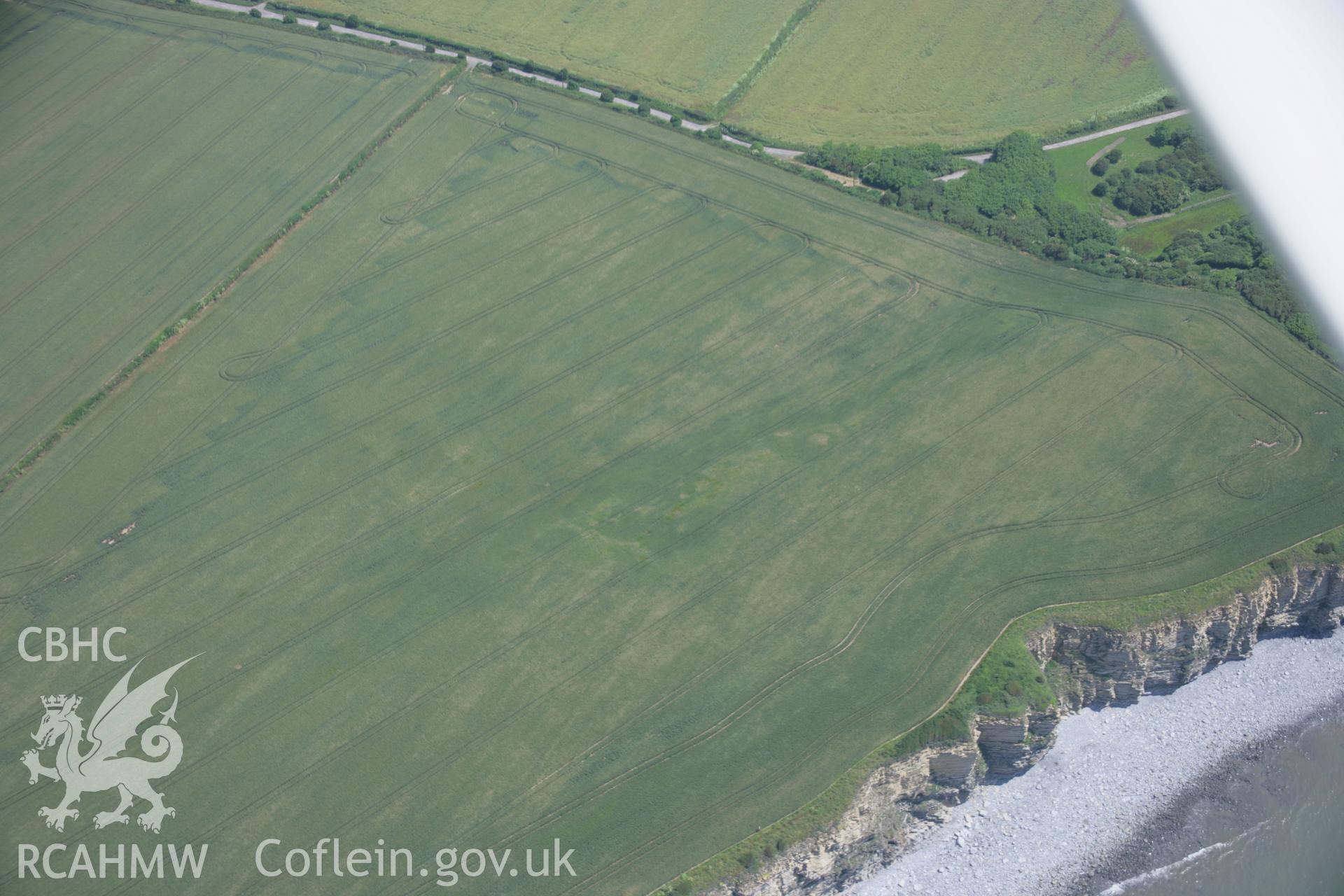 RCAHMW colour oblique photograph of Summerhouse Camp, uncertain cropmarks to west. Taken by Toby Driver on 29/06/2006.