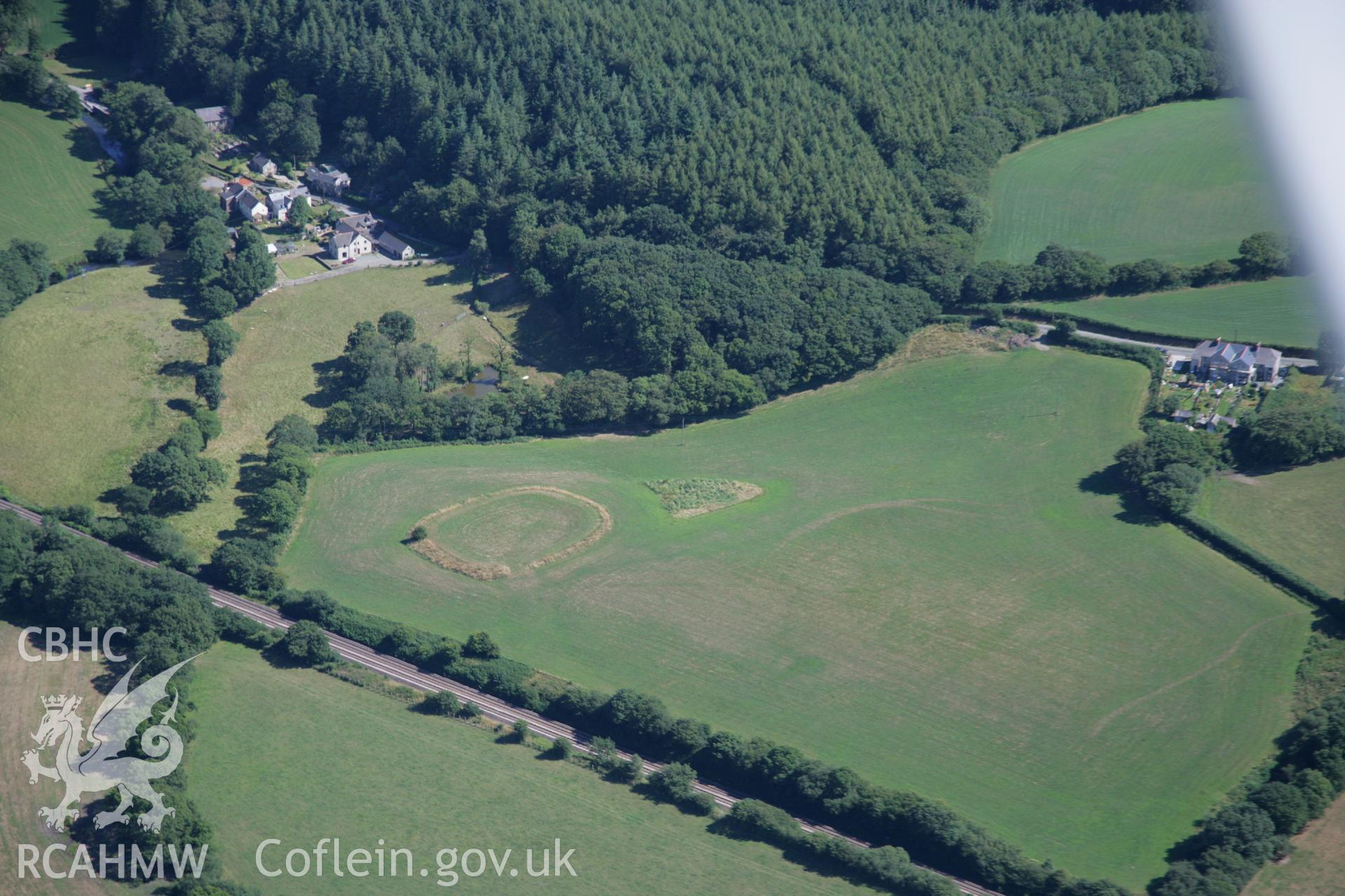 RCAHMW colour oblique aerial photograph of Gelli Camp, Llawhaden. Taken on 24 July 2006 by Toby Driver.