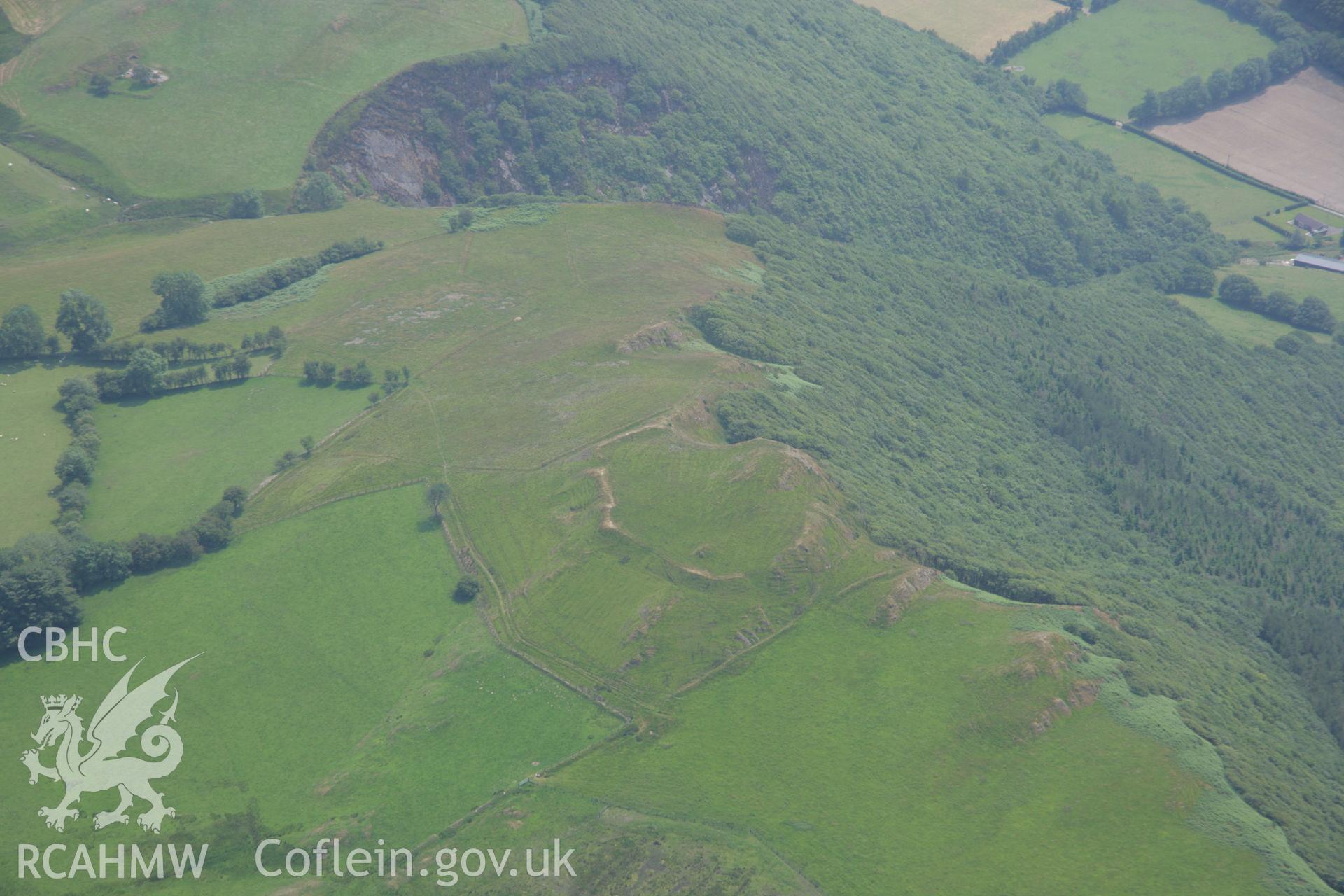 RCAHMW colour oblique aerial photograph of Castell Bwa-Drain Camp. Taken on 04 July 2006 by Toby Driver.