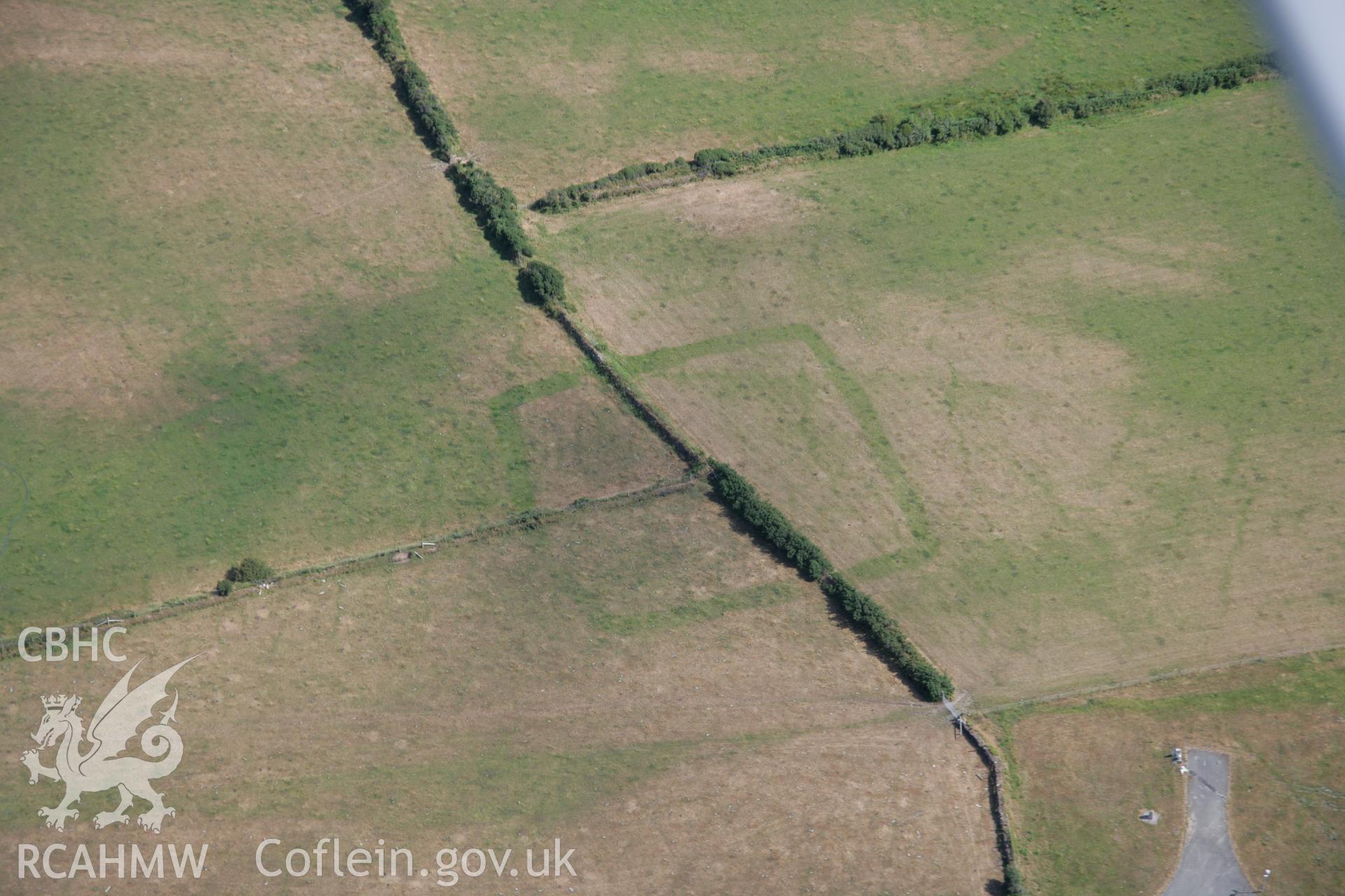 RCAHMW colour oblique aerial photograph of Ty-Hen Defended Enclosure. Taken on 27 July 2006 by Toby Driver.