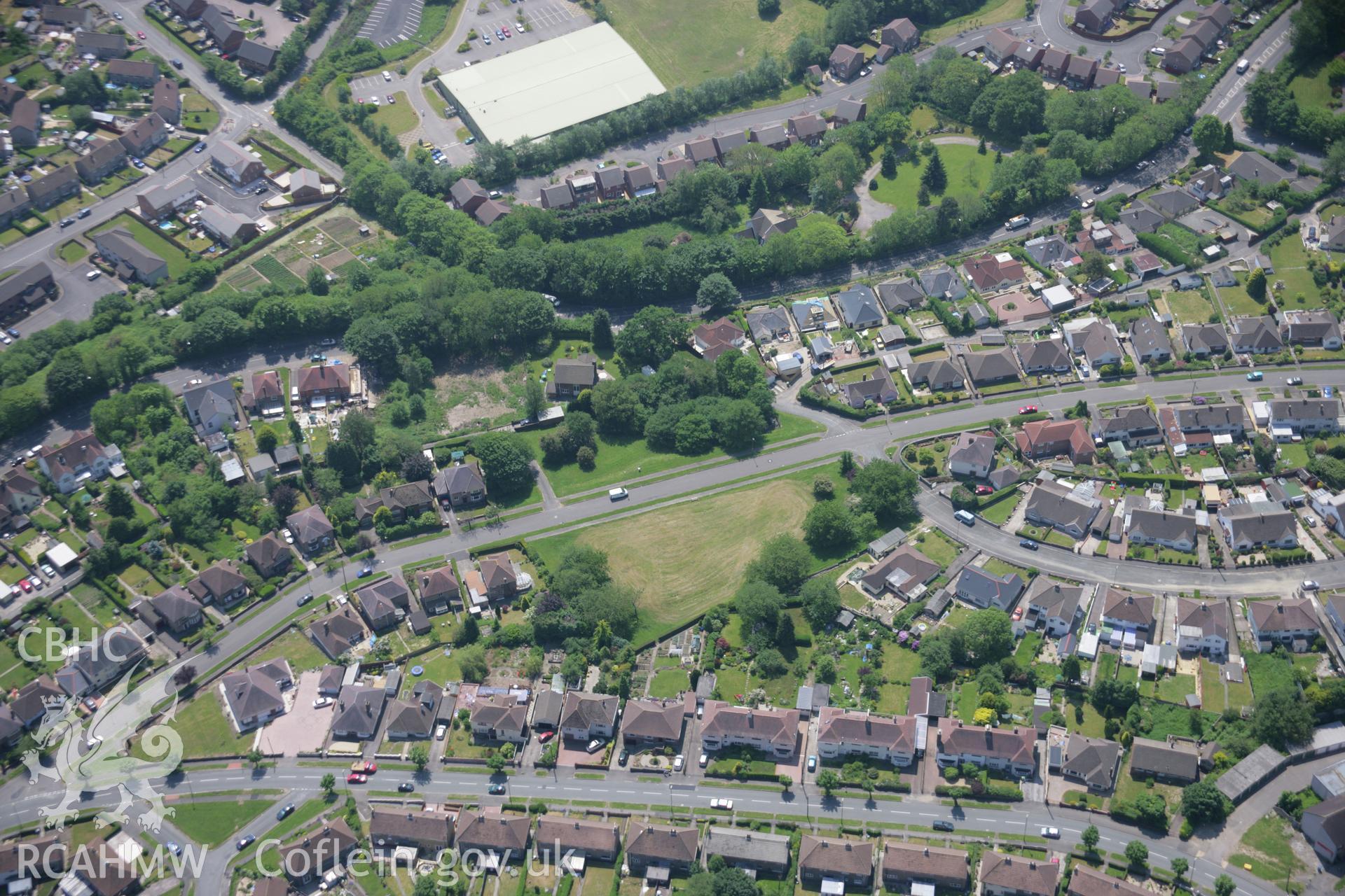 RCAHMW colour oblique aerial photograph of Penllwyn Fawr Earthwork showing Enclosure, viewed from the north. Taken on 09 June 2006 by Toby Driver.