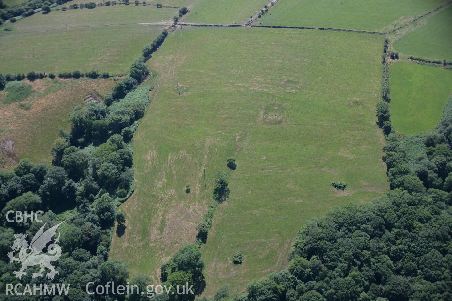 RCAHMW colour oblique aerial photograph of Ton-Du House House Platforms. Taken on 24 July 2006 by Toby Driver