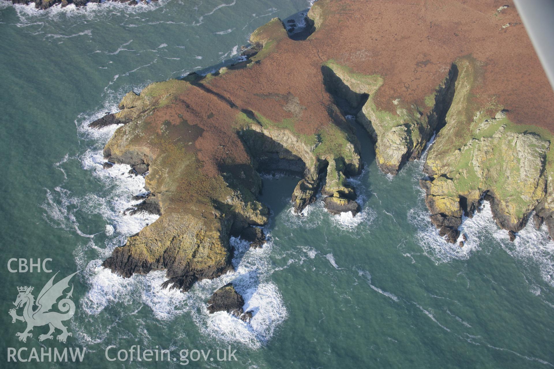 RCAHMW colour oblique aerial photograph of South Castle, Skomer,from the south-east. Taken on 11 January 2006 by Toby Driver.