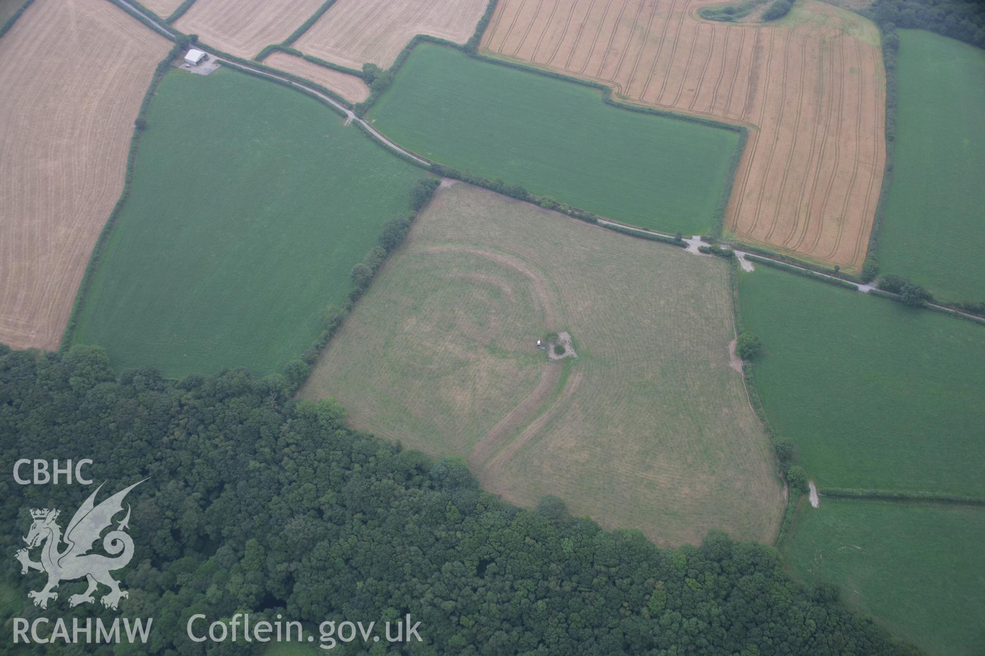 RCAHMW colour oblique aerial photograph of Castell Gwyn, Llandissilio West. Taken on 21 July 2006 by Toby Driver.