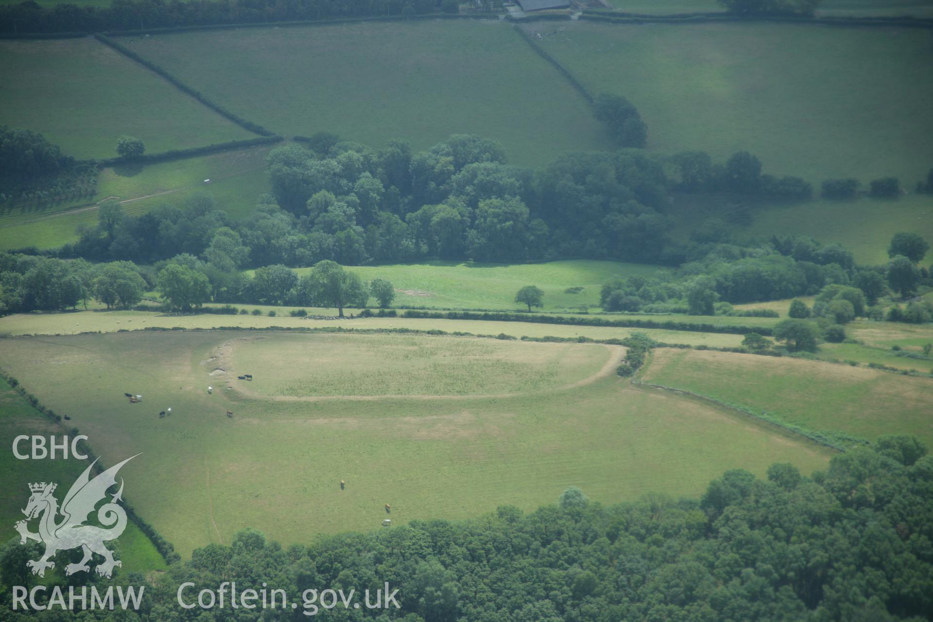 RCAHMW colour oblique aerial photograph of Banc-y-Rhyfel Hillfort. Taken on 27 July 2006 by Toby Driver.