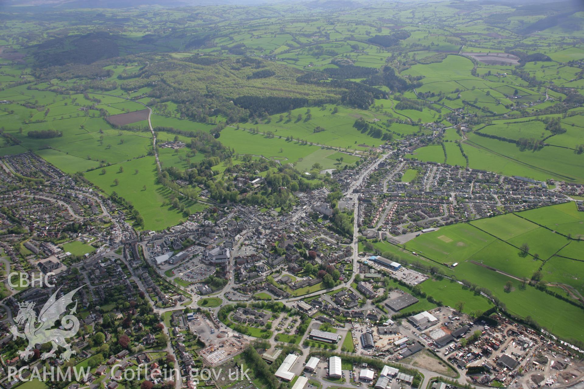 RCAHMW digital colour oblique photograph of Ruthin. Taken on 05/05/2006 by T.G. Driver.