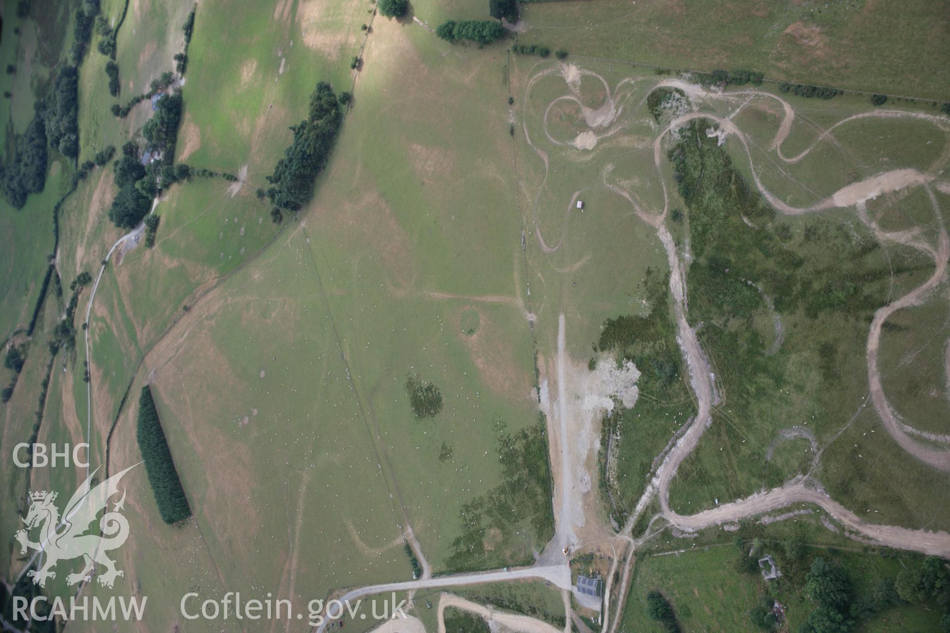 RCAHMW colour oblique aerial photograph of Banc Gelli-Las Roman Road Segment showing as a parchmark. Taken on 27 July 2006 by Toby Driver.