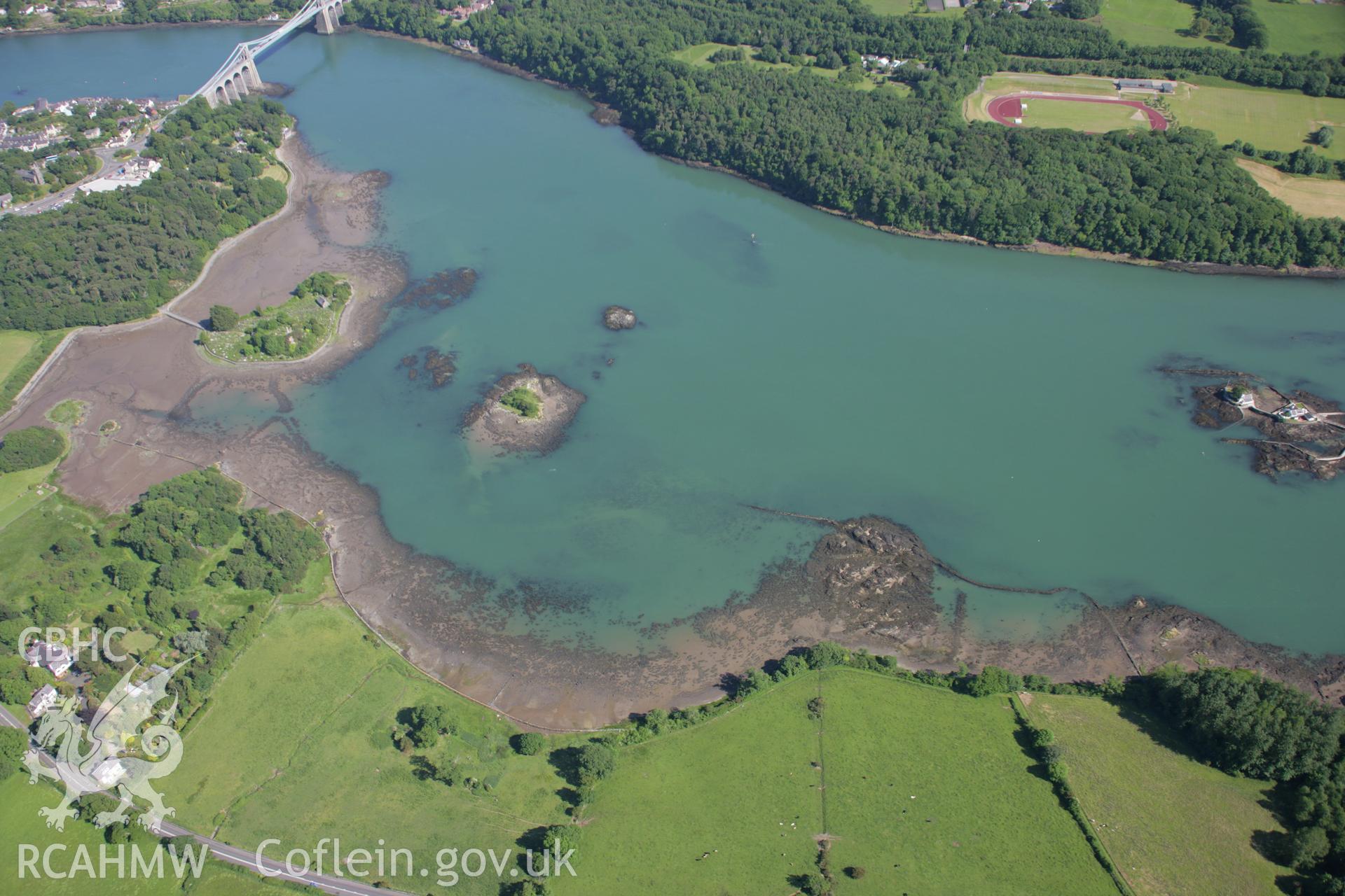 RCAHMW colour oblique aerial photograph of Gorad Ddu Fish Weir from the north-west. Taken on 14 June 2006 by Toby Driver.