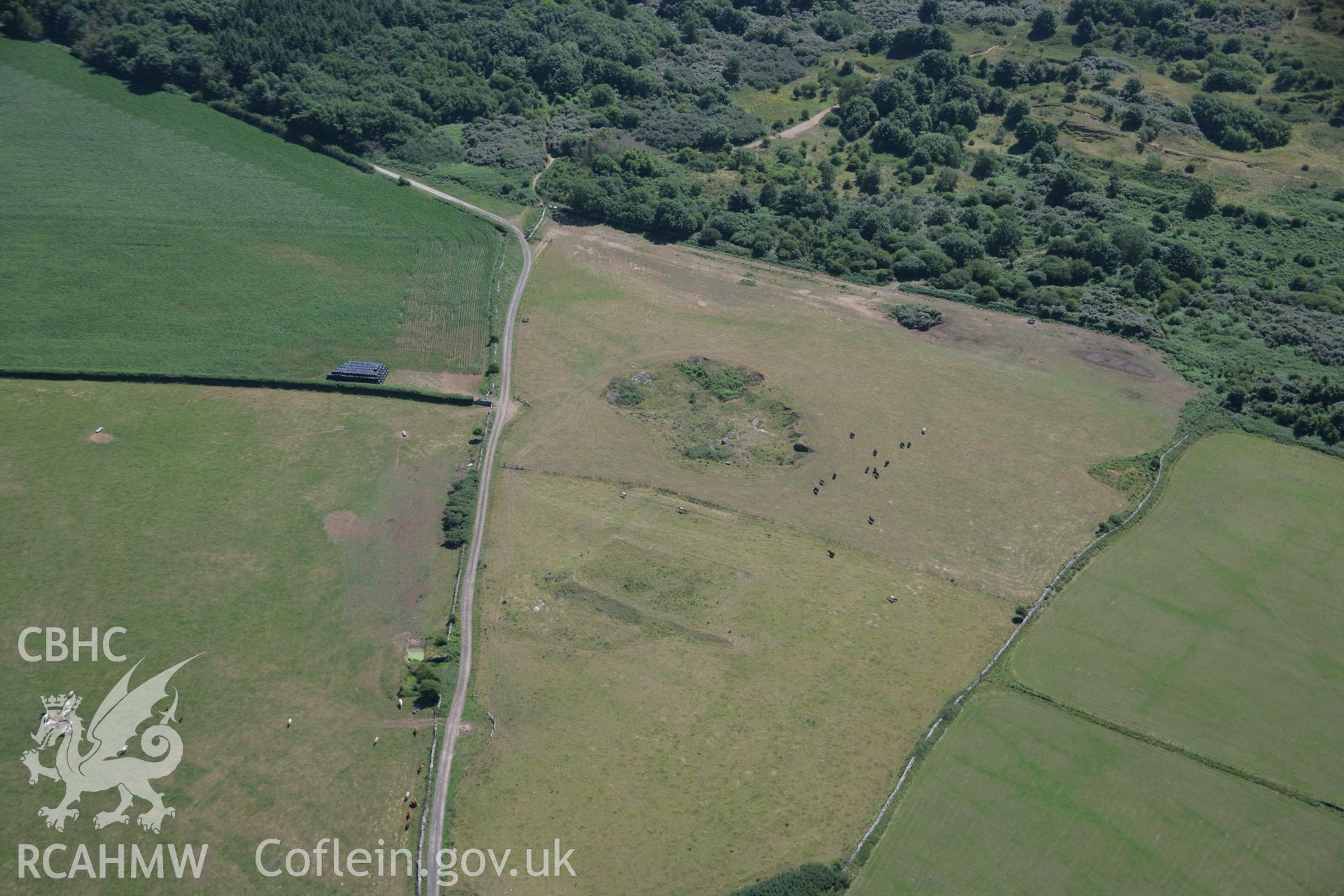 RCAHMW colour oblique aerial photograph of Cae Summerhouse Settlement. Taken on 24 July 2006 by Toby Driver.