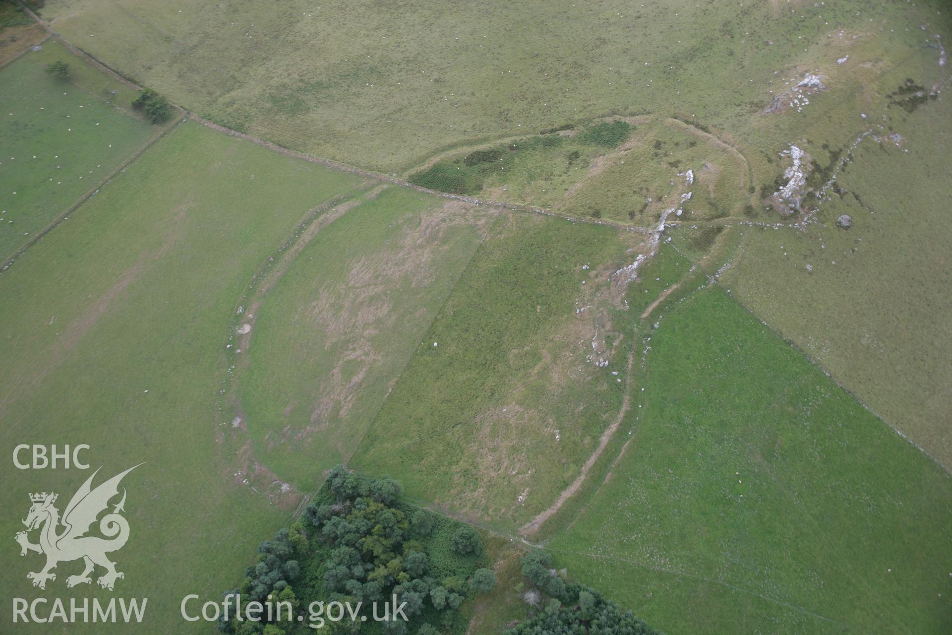 RCAHMW colour oblique aerial photograph of Cerrig Gwynion Defended Enclosure. Taken on 14 August 2006 by Toby Driver.