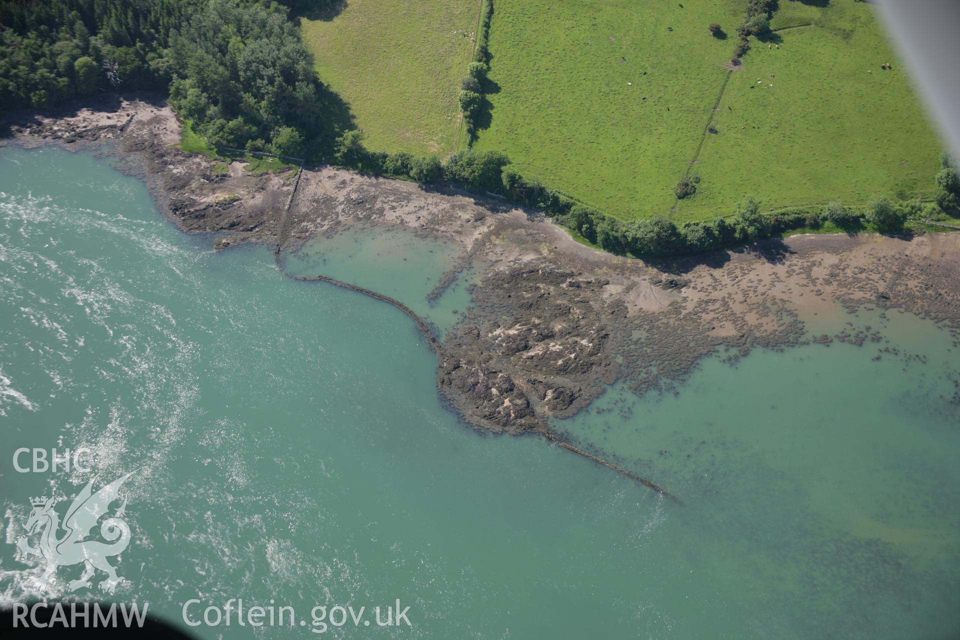 RCAHMW colour oblique aerial photograph of Gorad Ddu Fish Weir from the south-east. Taken on 14 June 2006 by Toby Driver.