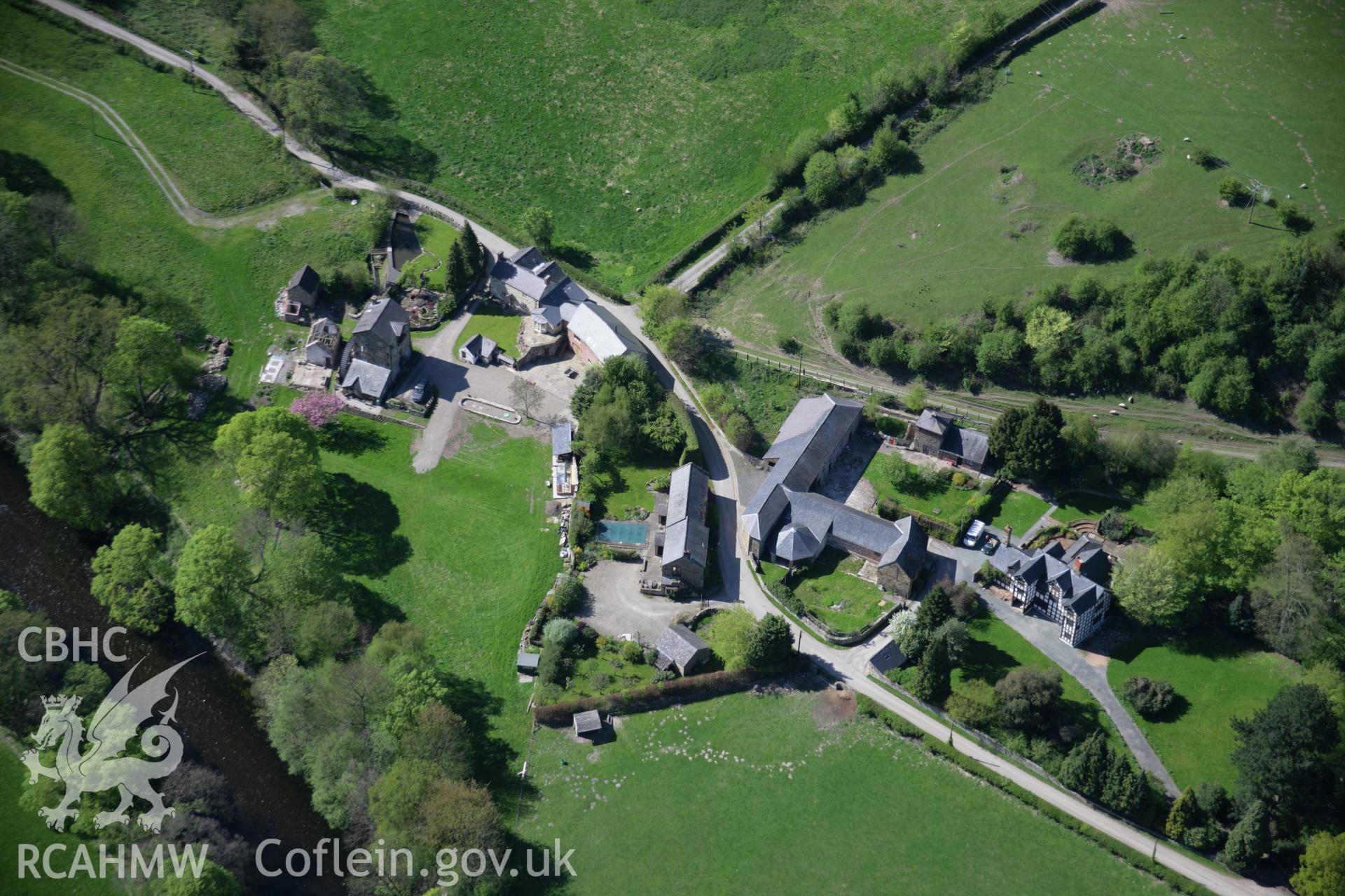 RCAHMW digital colour oblique photograph of Plas-yn-y-pentre, Trevor Uchaf, Llangollen, viewed from the south-east. Taken on 05/05/2006 by T.G. Driver.