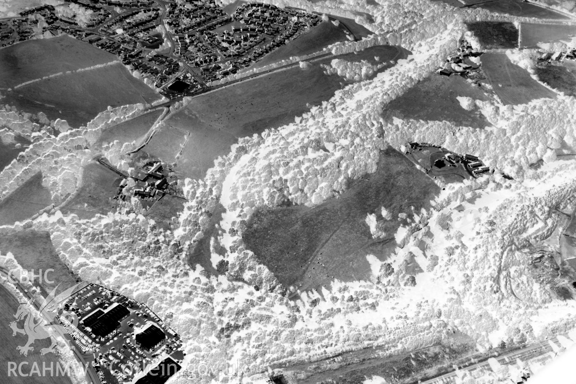 Digital black and white photograph showing Bryn Alyn Hillfort and the surrounding area.