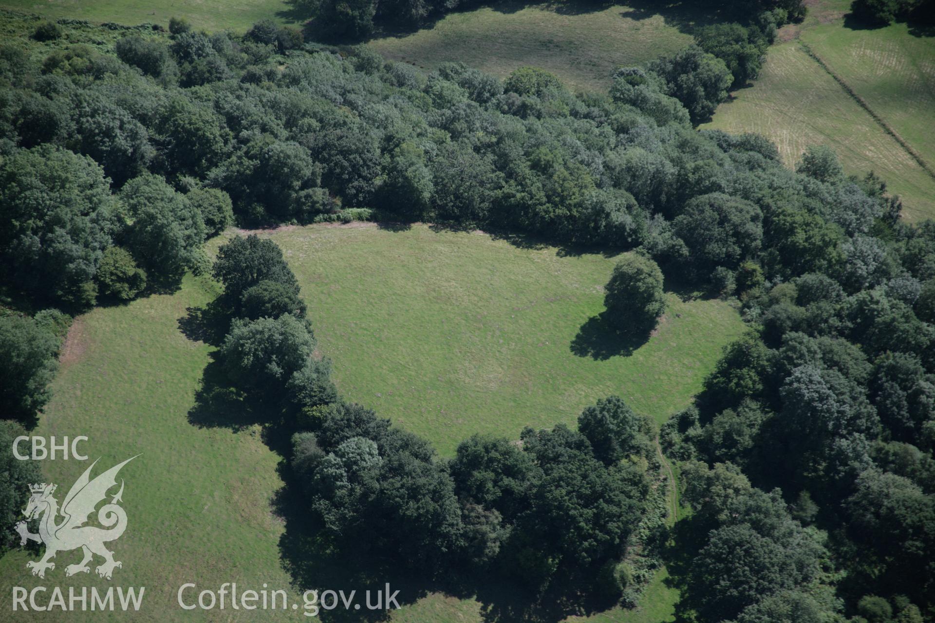 RCAHMW digital colour oblique photograph of Coed y Gaer Hillfort viewed from the west. Taken on 02/09/2005 by T.G. Driver.