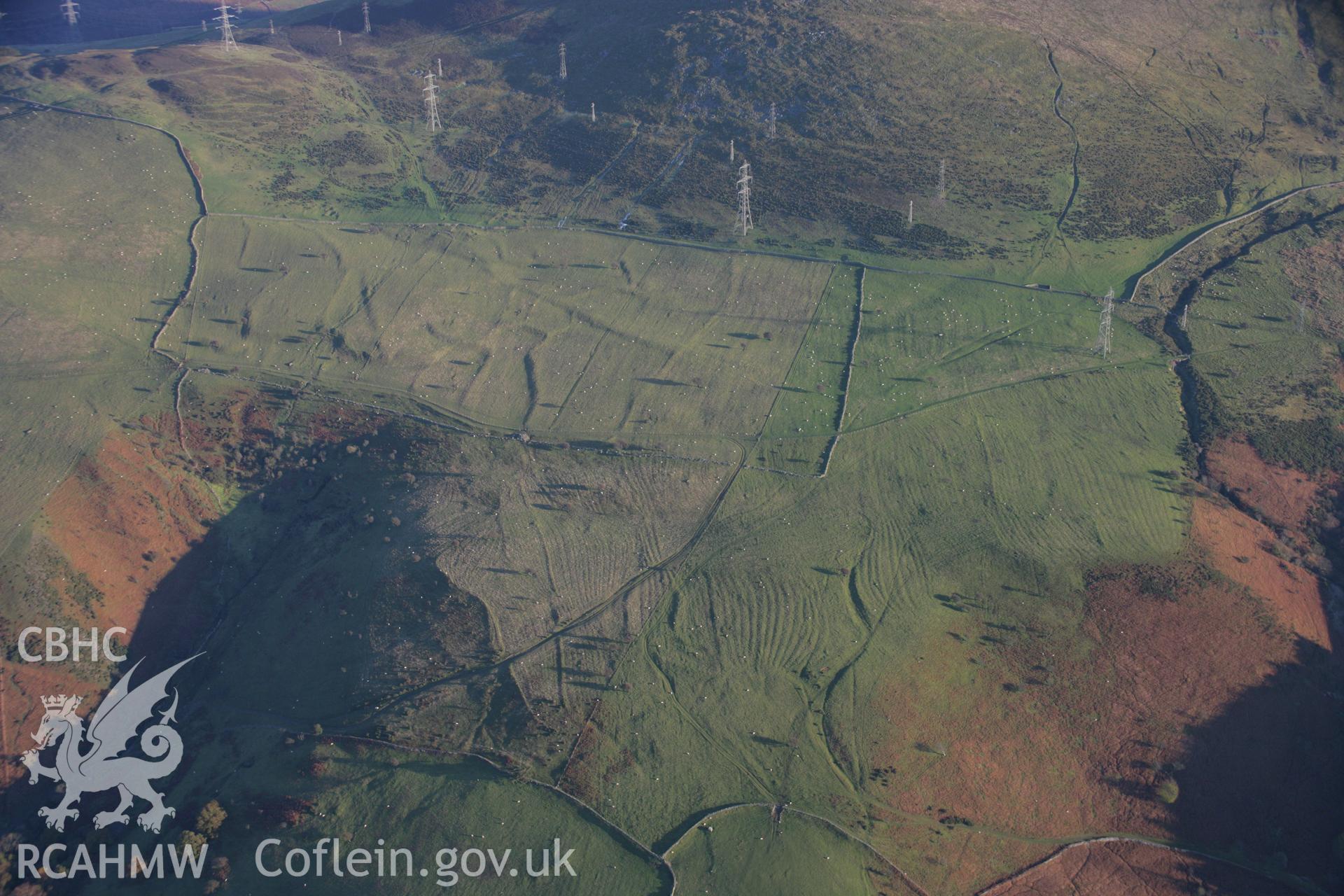 RCAHMW colour oblique aerial photograph of Ffridd Ddu Field System from the west. Taken on 21 November 2005 by Toby Driver