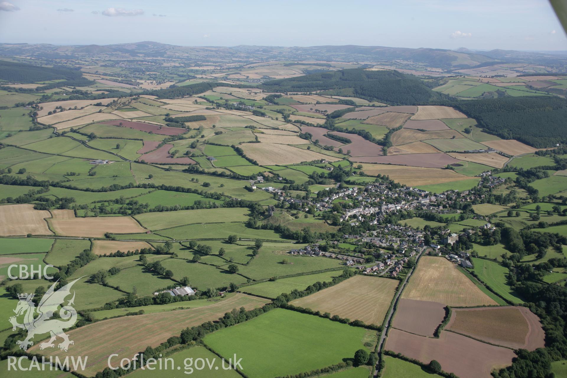 RCAHMW digital colour oblique photograph of Talgarth viewed from the north-west. Taken on 02/09/2005 by T.G. Driver.