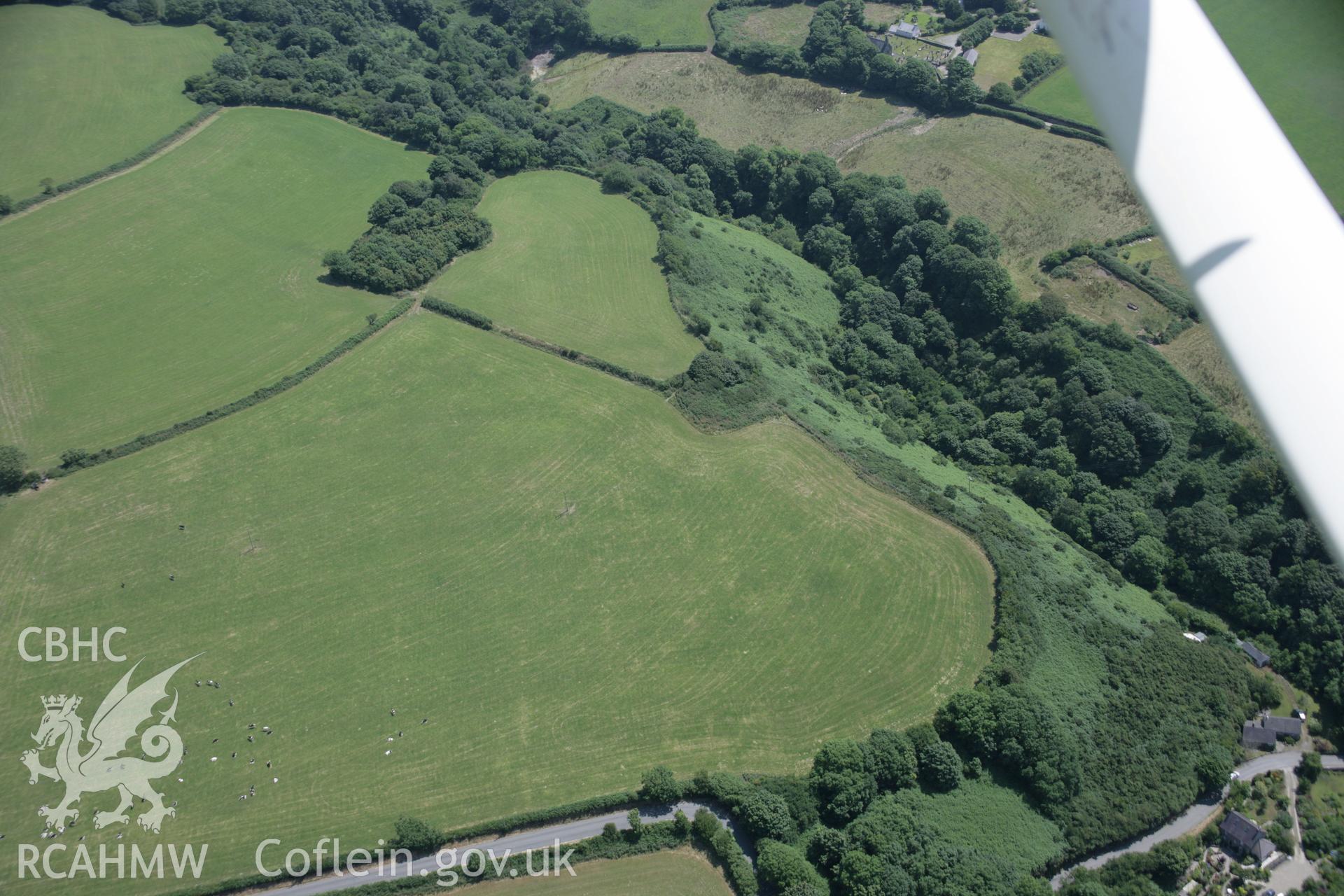 RCAHMW colour oblique aerial photograph of Penrallt-Yr-Escob Cairn, viewed from the north-west. Taken on 11 July 2005 by Toby Driver