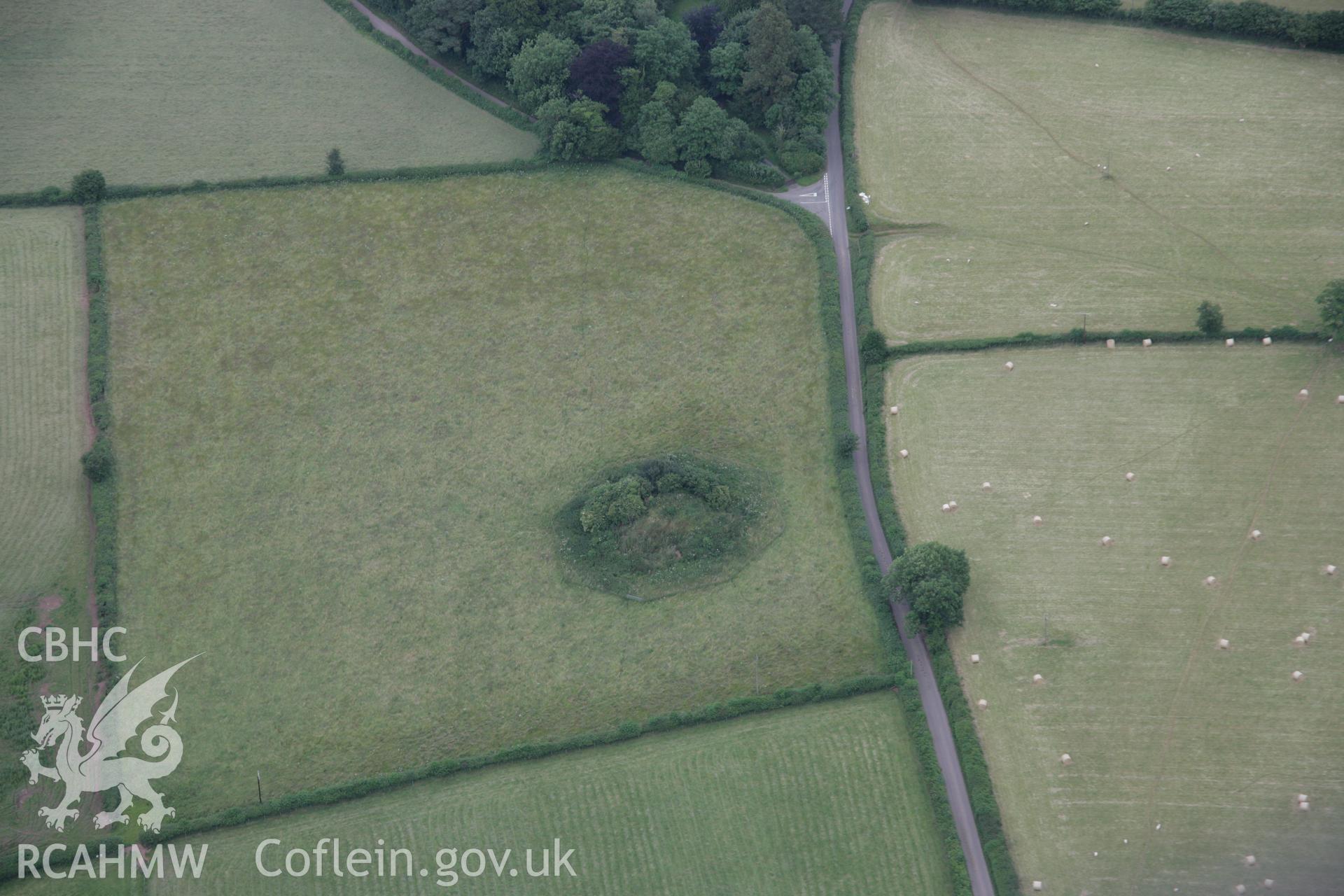 RCAHMW digital colour oblique photograph of Twmpan Motte viewed from the west. Taken on 07/07/2005 by T.G. Driver.