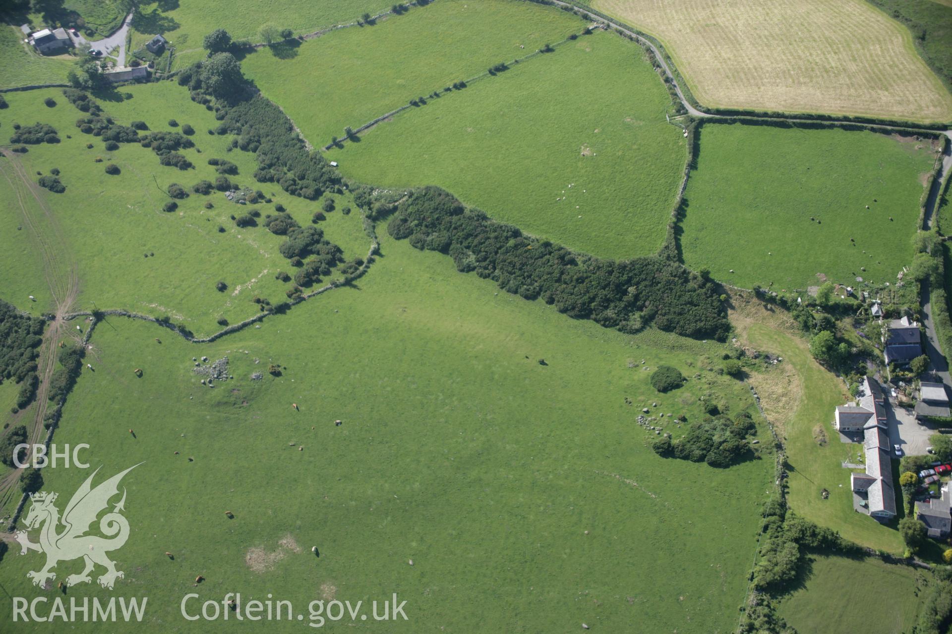 RCAHMW digital colour oblique photograph of Glascoed Round Cairn viewed from the south-east. Taken on 08/06/2005 by T.G. Driver.