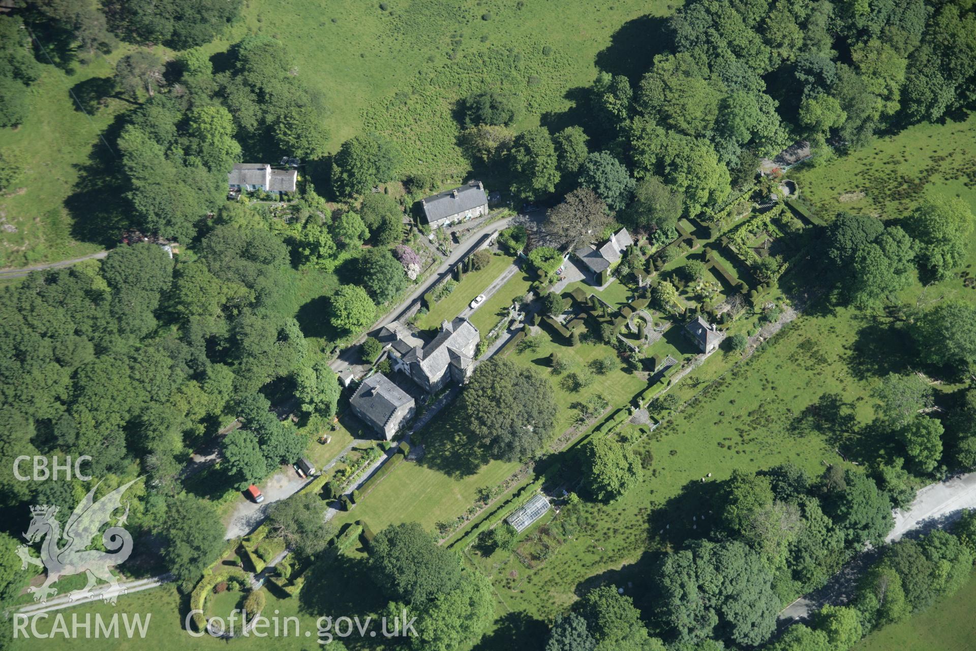 RCAHMW digital colour oblique photograph of the garden at Plas Brondanw, Garreg viewed from the north-west. Taken on 08/06/2005 by T.G. Driver.