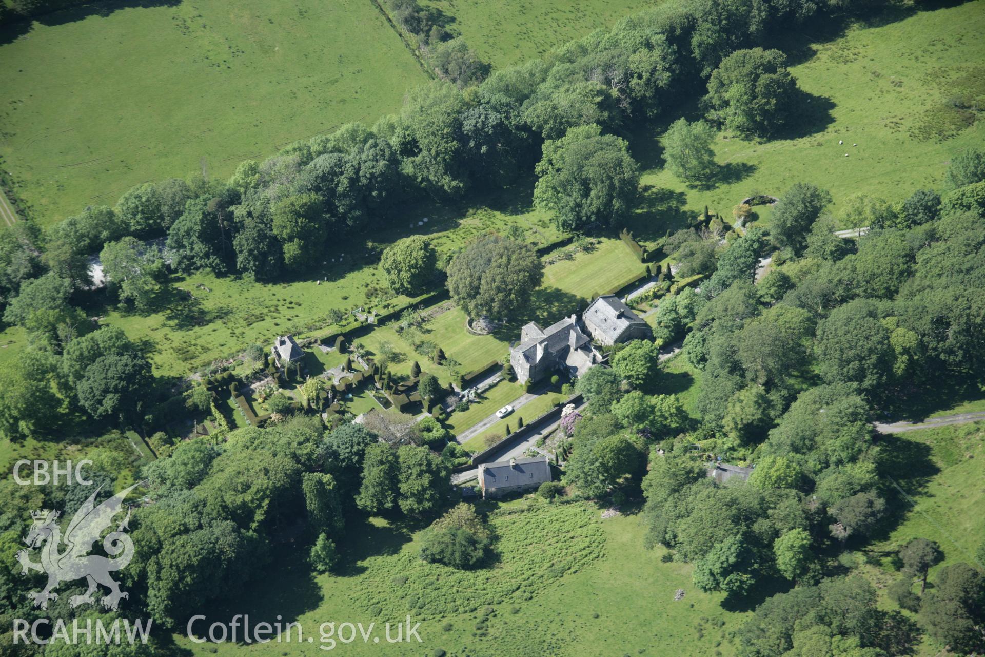 RCAHMW digital colour oblique photograph of the garden at Plas Brondanw, Garreg, viewed from the south-east. Taken on 08/06/2005 by T.G. Driver.