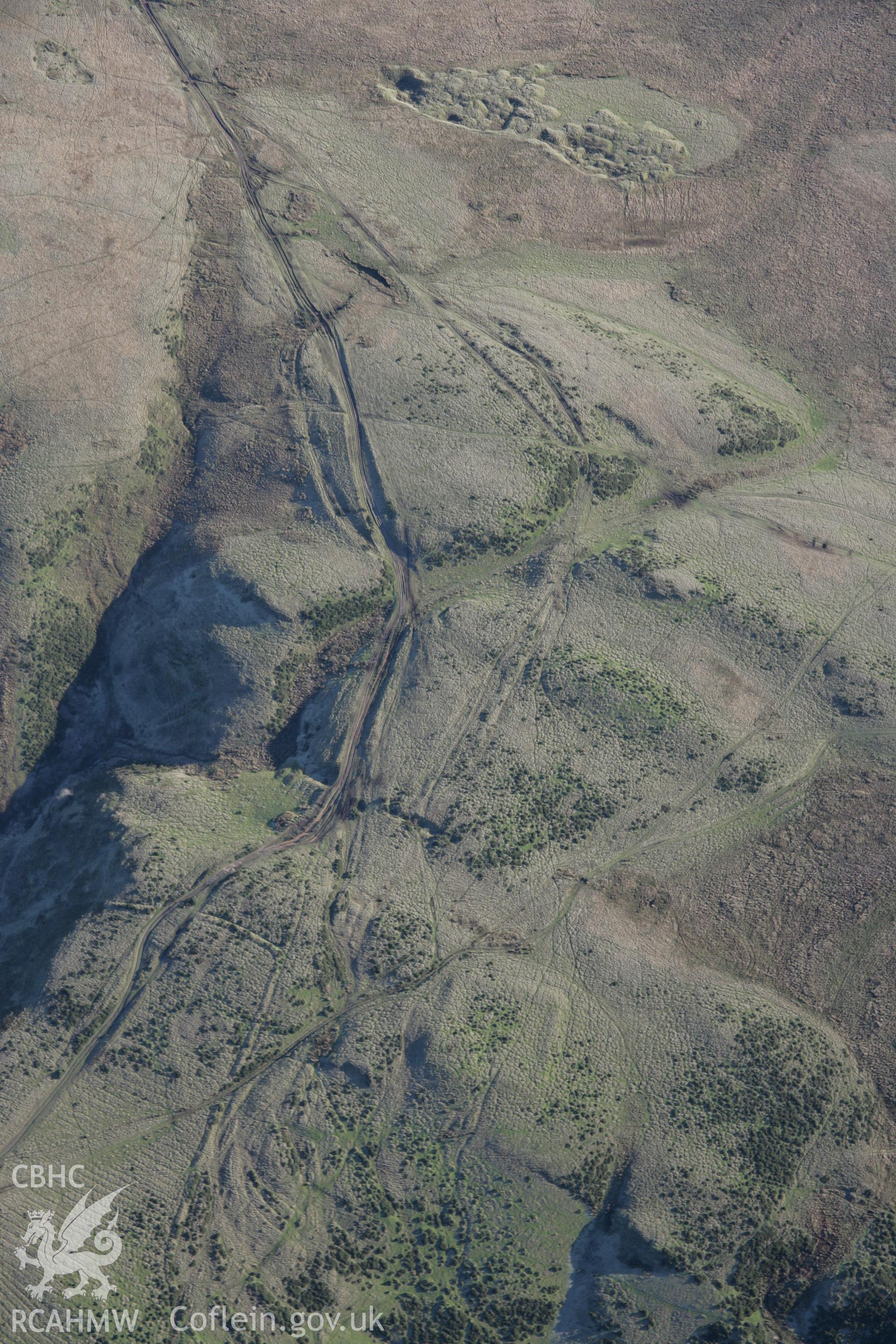 RCAHMW colour oblique photograph of Waun Ddu Roman camp, view from north-west. Taken by Toby Driver on 17/11/2005.