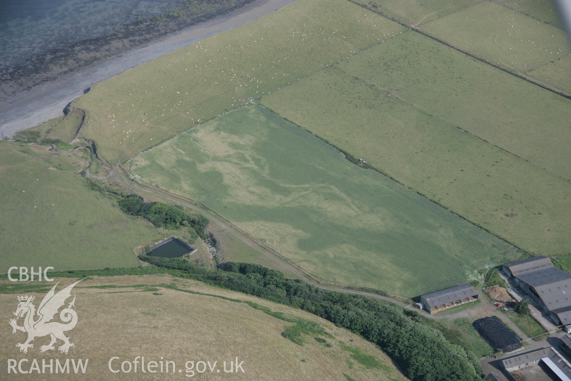 RCAHMW digital colour oblique photograph of Morfa Mawr. Taken on 27/07/2005 by T.G. Driver.