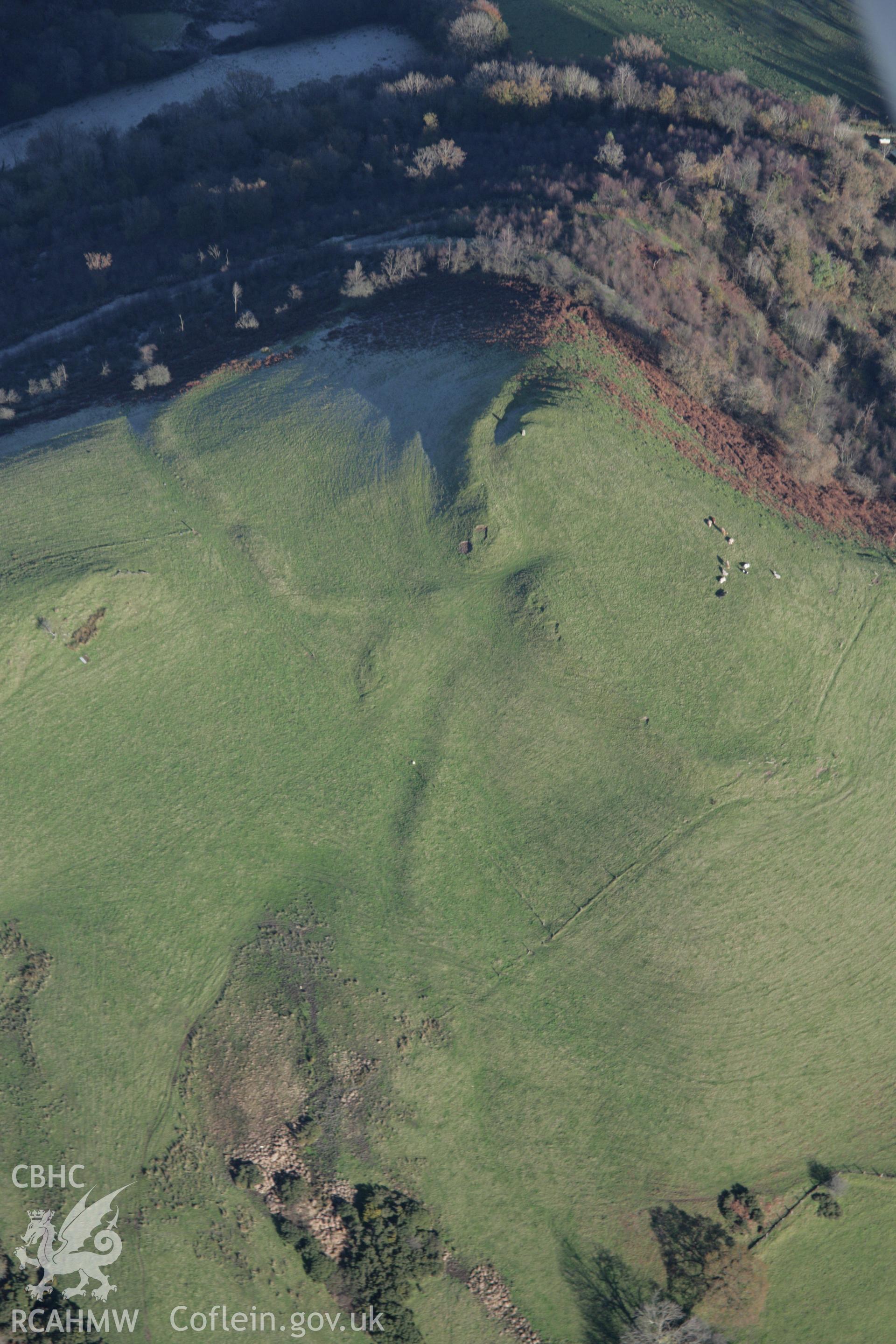 RCAHMW colour oblique photograph of Y Fan, hillfort, view from west. Taken by Toby Driver on 17/11/2005.