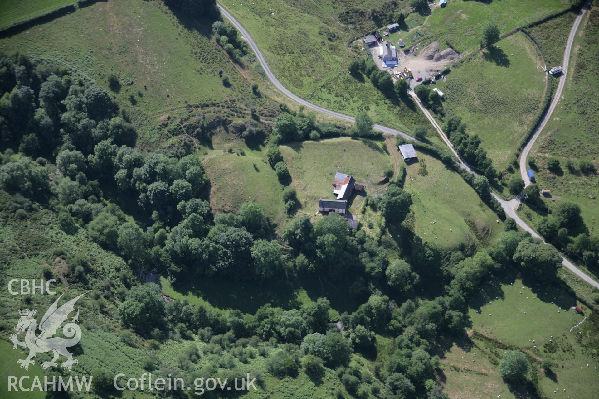 RCAHMW digital colour oblique photograph of Castell Cwm Aran viewed from the south. Taken on 21/07/2005 by T.G. Driver.