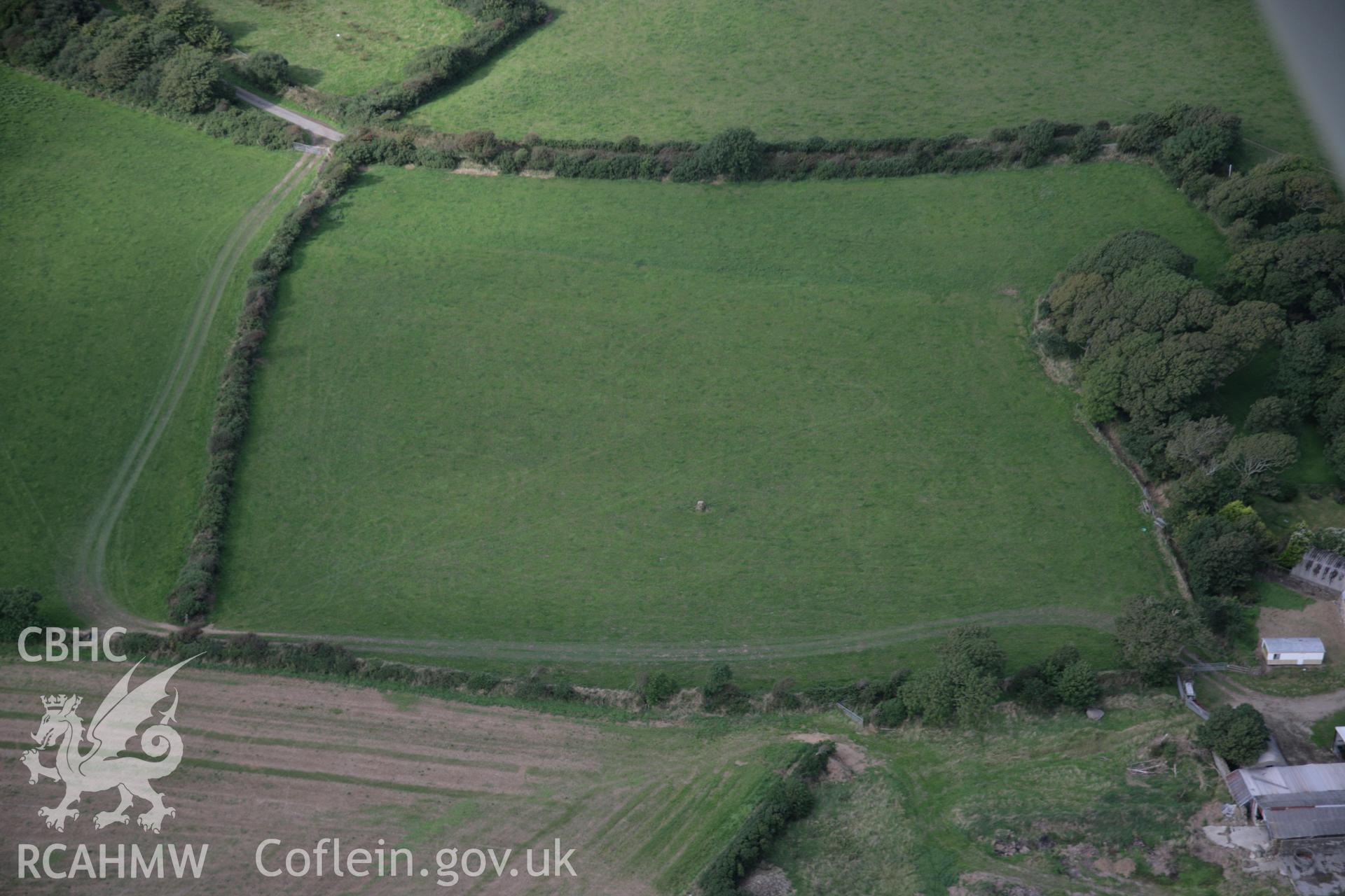 RCAHMW digital colour oblique photograph of Tre-Maenhir Stone I. Taken on 01/09/2005 by T.G. Driver.