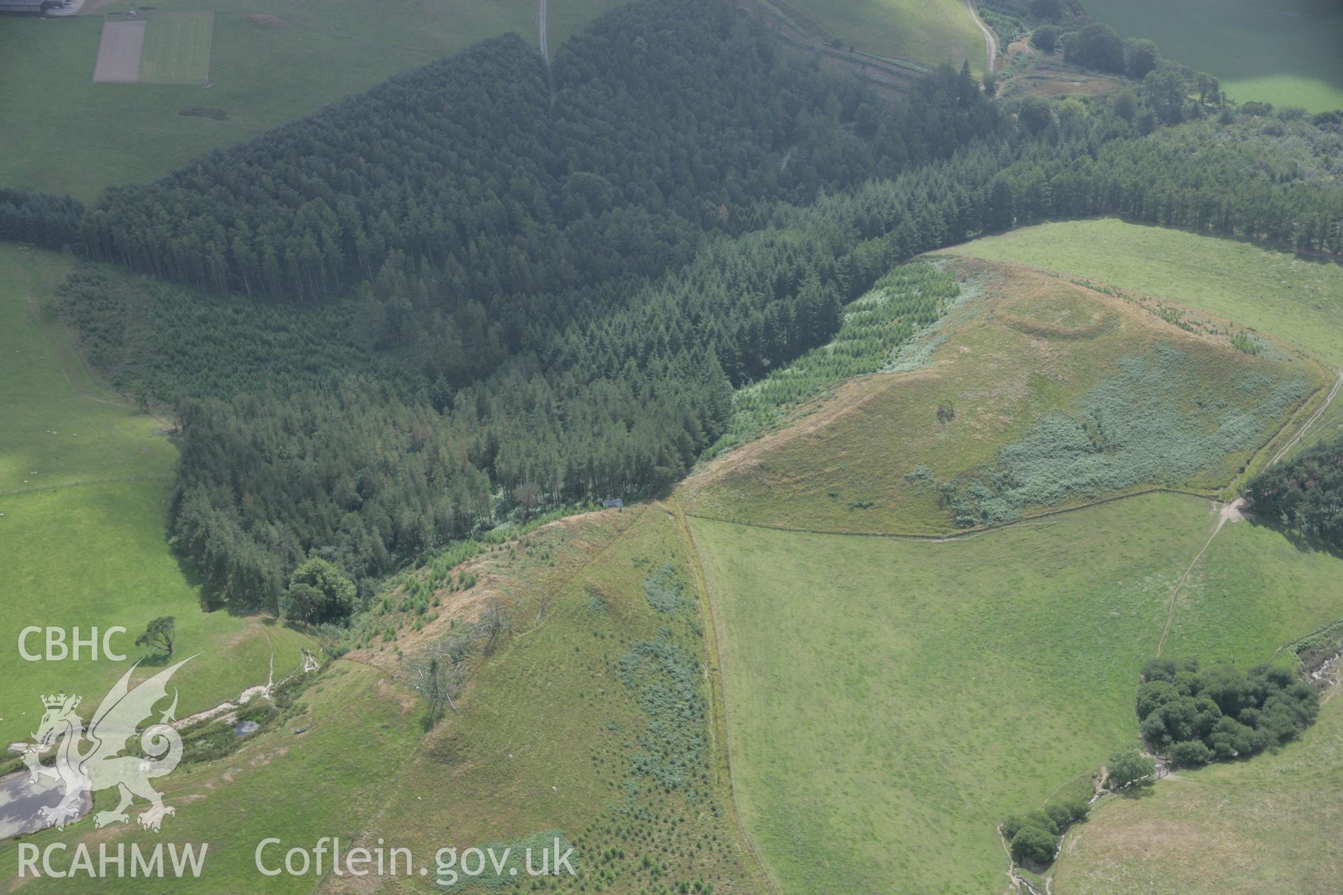 RCAHMW digital colour oblique photograph of Coed Ty'n y Cwm Iron Age Hillfort from the east. Taken on 18/07/2005 by T.G. Driver.