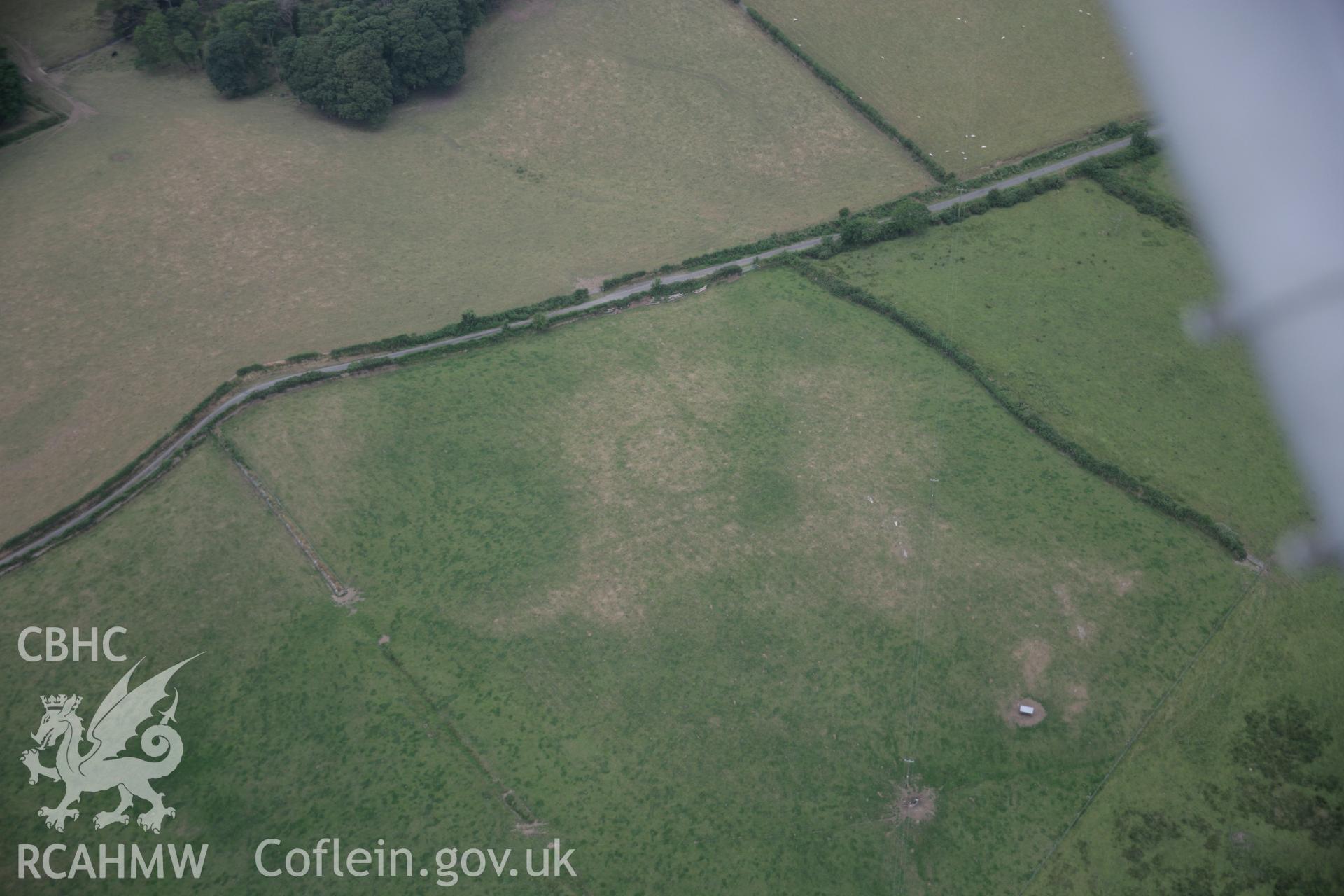 RCAHMW digital colour oblique photograph of the cropmark of a ring ditch at Penarth Fawr viewed from the south-east. Taken on 27/07/2005 by T.G. Driver.