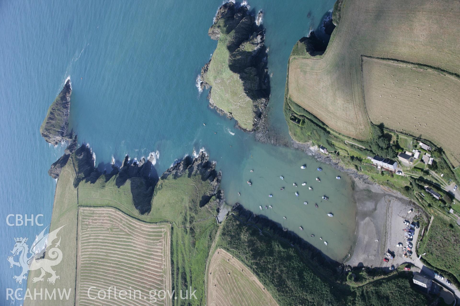 RCAHMW digital colour oblique photograph of Ynys y Castell viewed from the south-east with Abercastle in the foreground. Taken on 01/09/2005 by T.G. Driver.