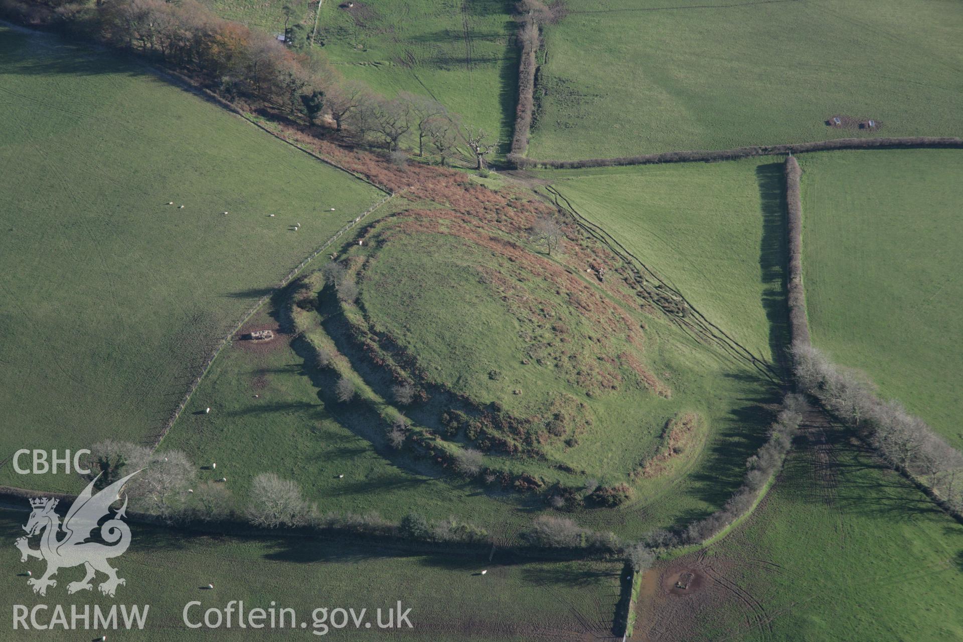 RCAHMW colour oblique photograph of Maes-y-castell, hillfort, view from north-west. Taken by Toby Driver on 17/11/2005.