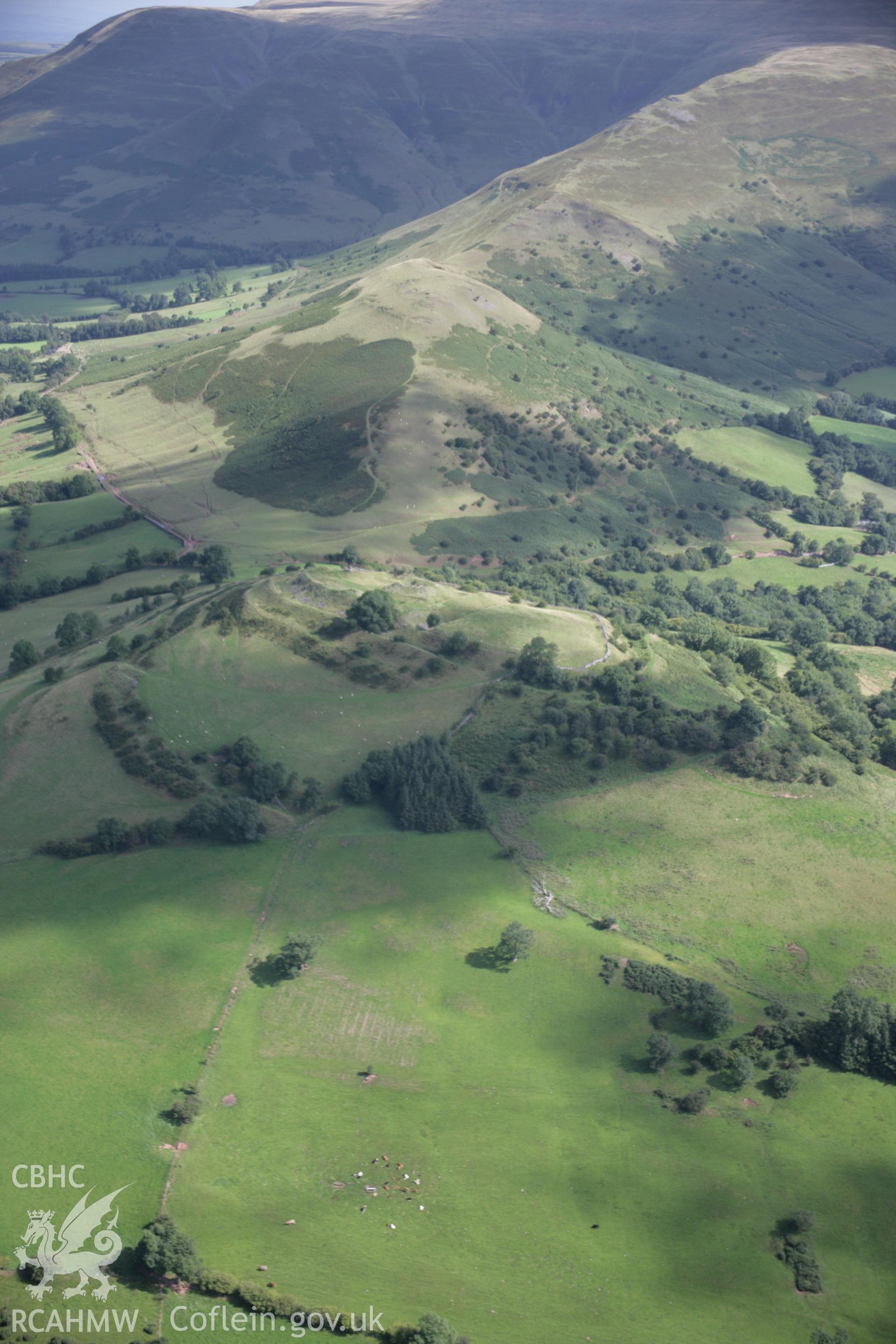 RCAHMW digital colour oblique photograph of Castell Dinas viewed from the south-west. Taken on 02/09/2005 by T.G. Driver.