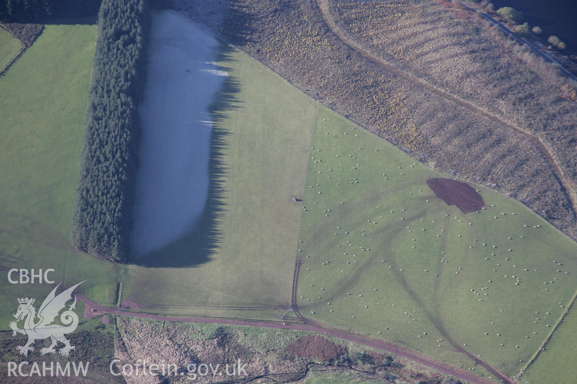 RCAHMW colour oblique photograph of Gwern Wyddog, standing stone, view looking west. Taken by Toby Driver on 17/11/2005.