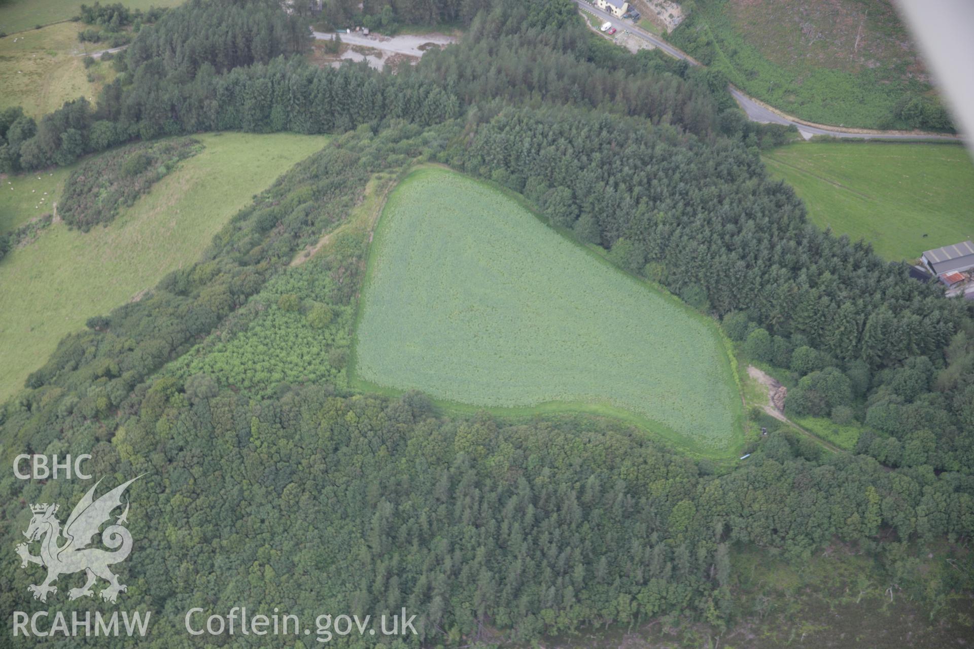 RCAHMW digital colour oblique photograph of Banc y Castell Hillfort viewed from the south-east. Taken on 18/07/2005 by T.G. Driver.