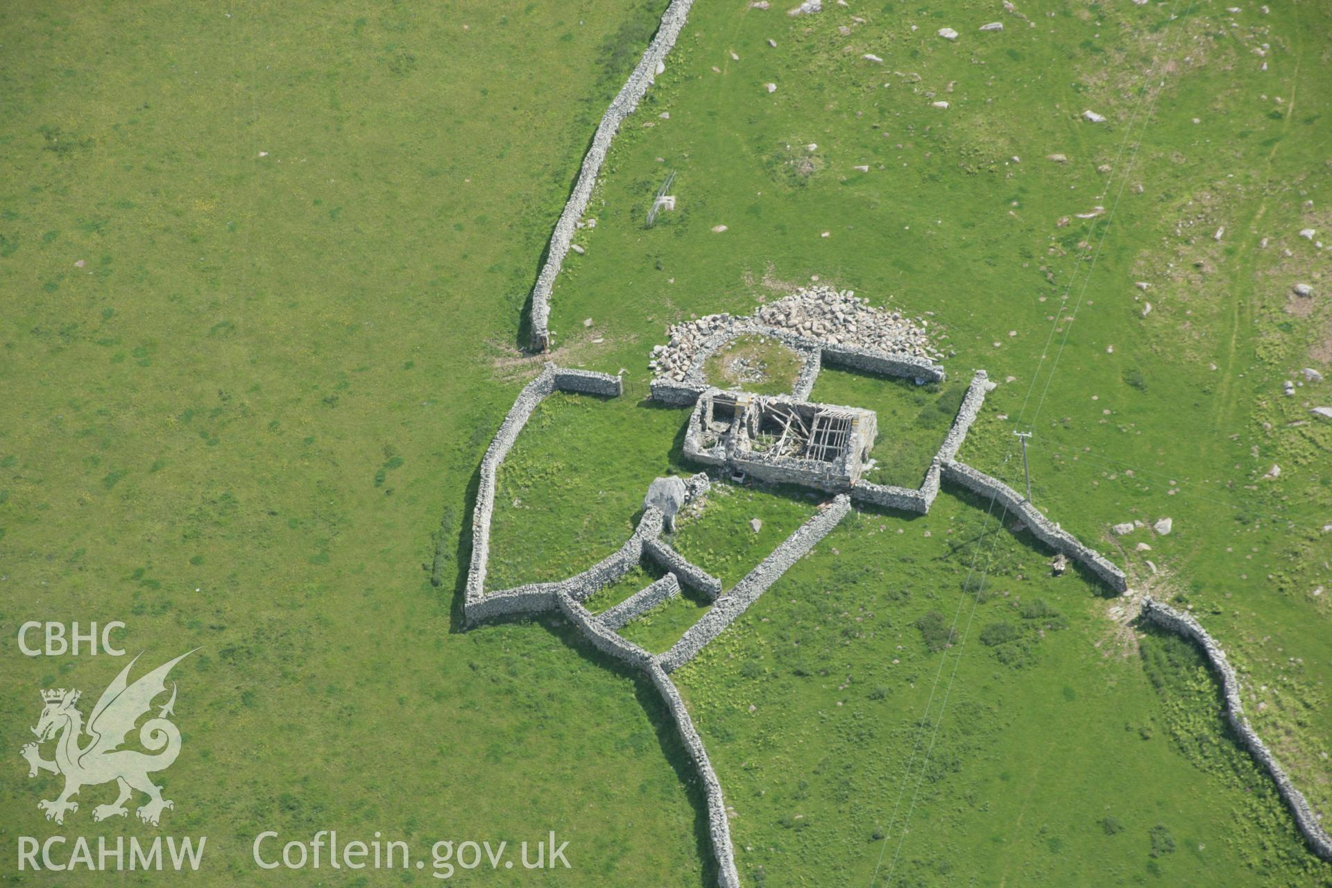 RCAHMW digital colour oblique photograph of Gwern Einon Burial Chamber. Taken on 17/05/2005 by T.G. Driver.