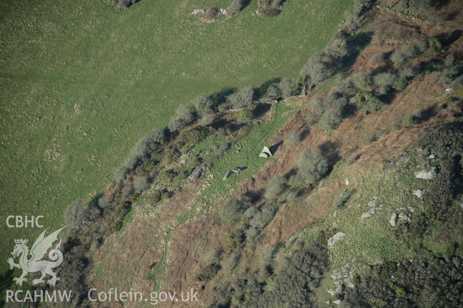 RCAHMW digital colour oblique photograph of Din Dryfol Chambered Tomb, Aberffraw. Taken on 20/03/2005 by T.G. Driver.