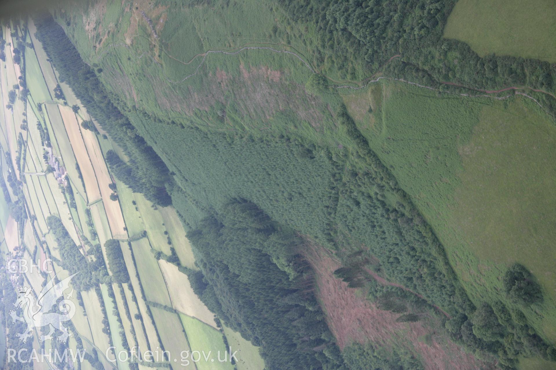 RCAHMW digital colour oblique photograph of Allt-yr-Esgair Hillfort viewed from the south. Taken on 07/07/2005 by T.G. Driver.