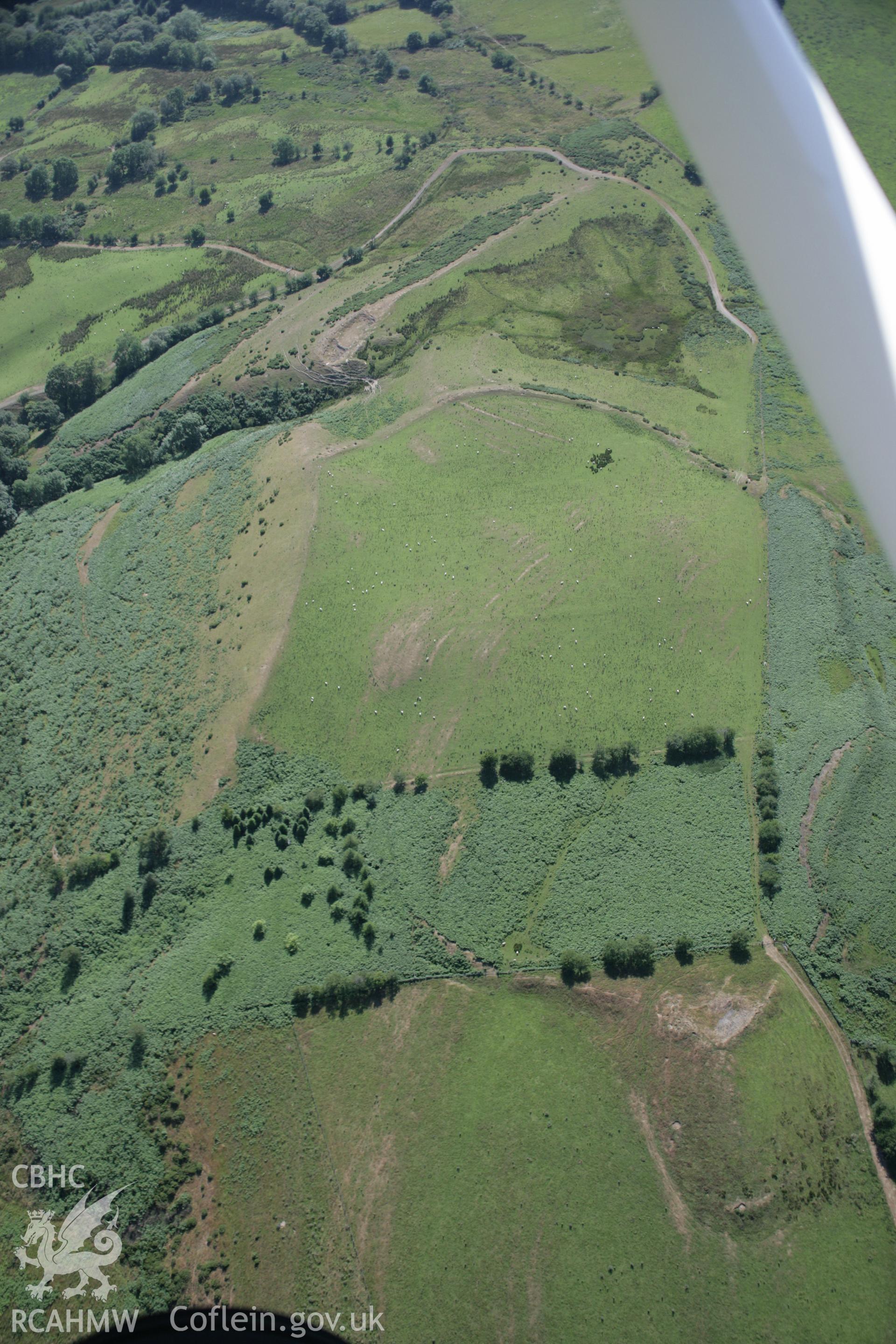 RCAHMW digital colour oblique photograph of Cefn-y-Gaer Enclosure viewed from the east. Taken on 21/07/2005 by T.G. Driver.